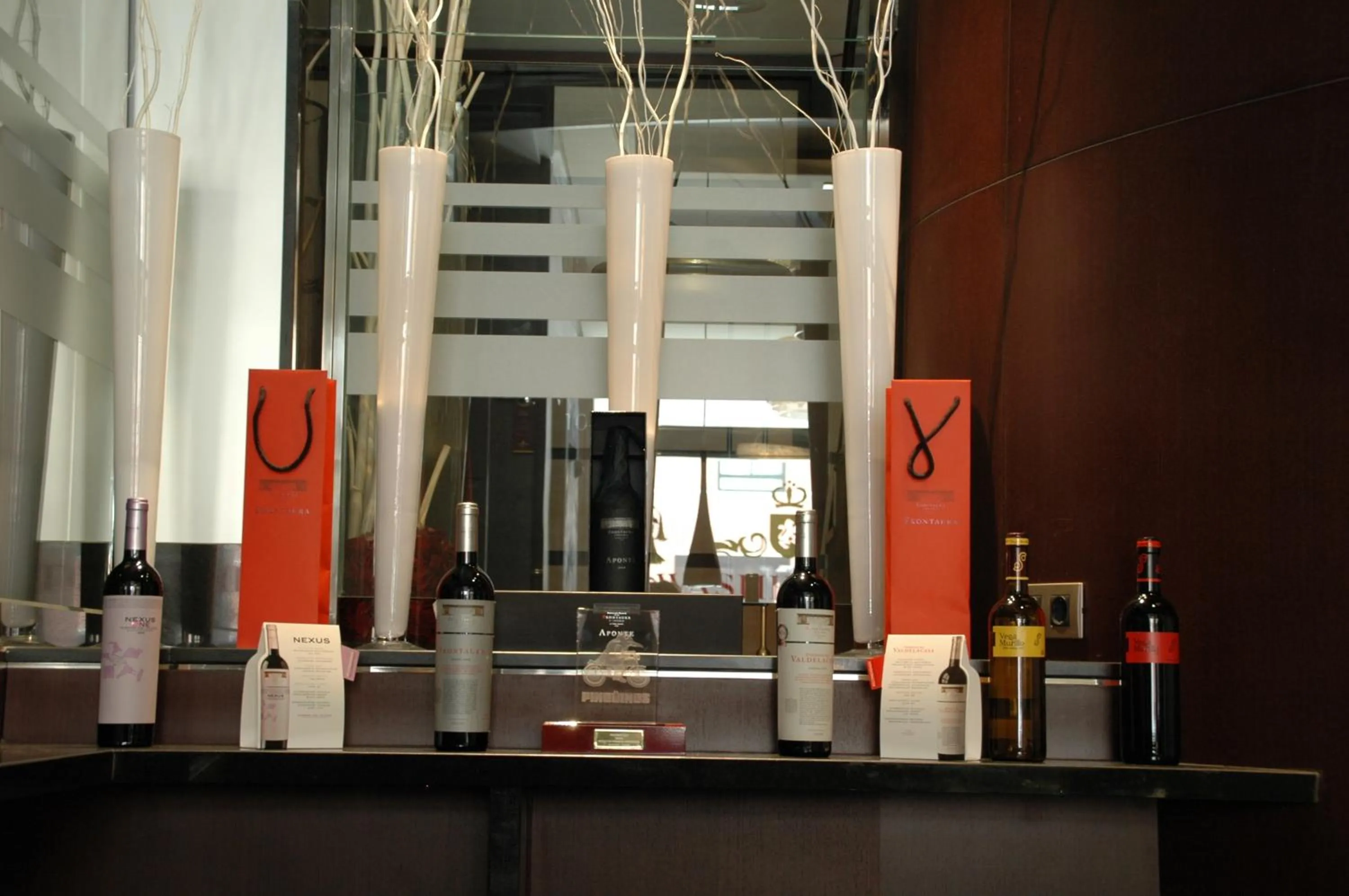 Lobby or reception in Washington Parquesol Suites & Hotel