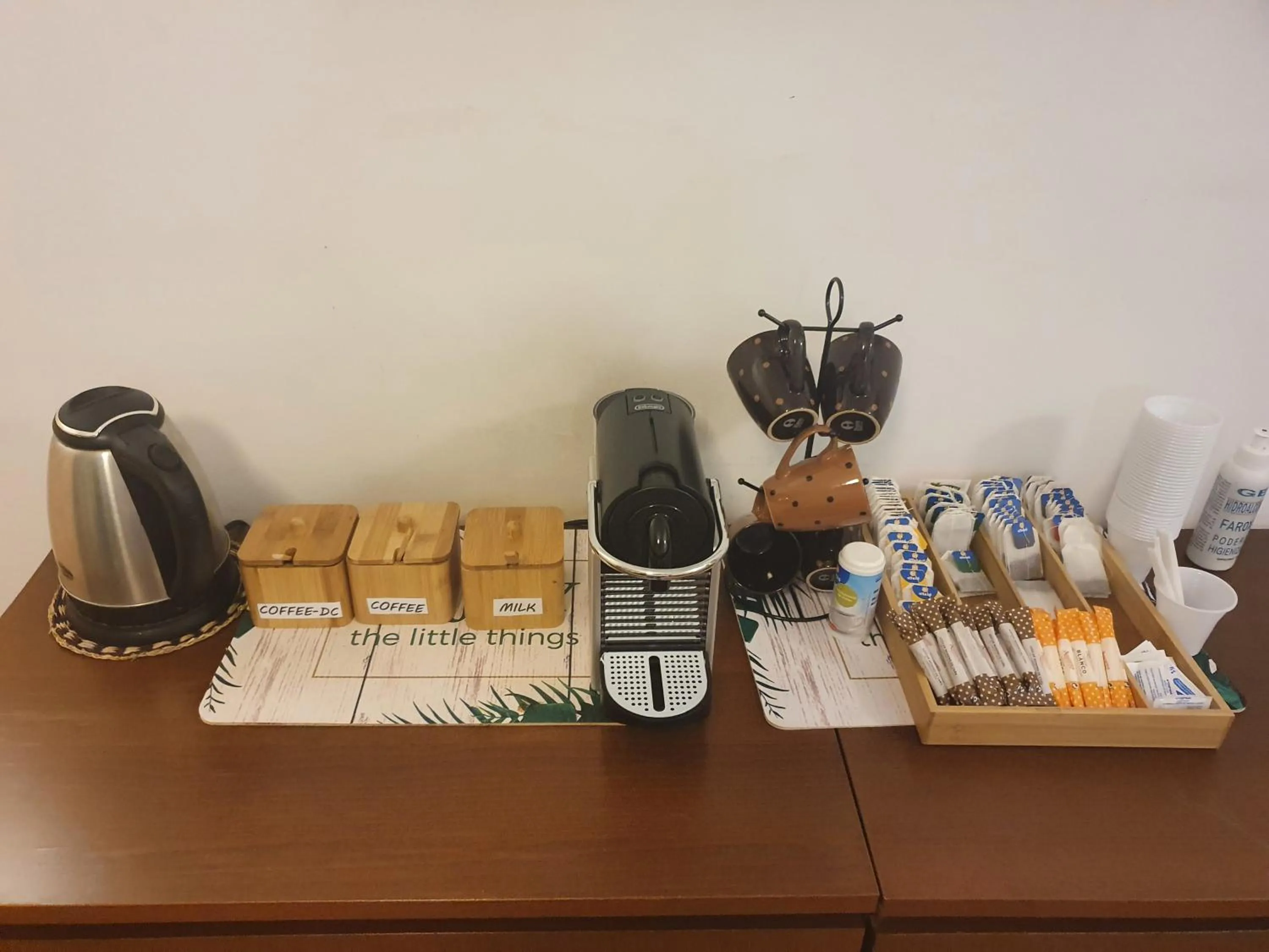 Coffee/tea facilities in Hostal Rio De Castro