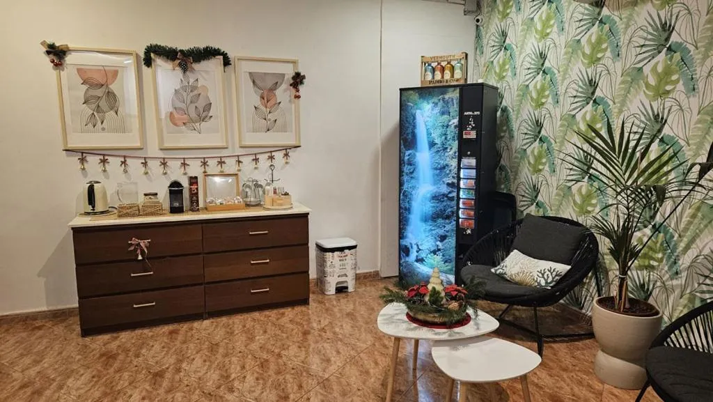 Communal lounge/ TV room in Hostal Rio De Castro