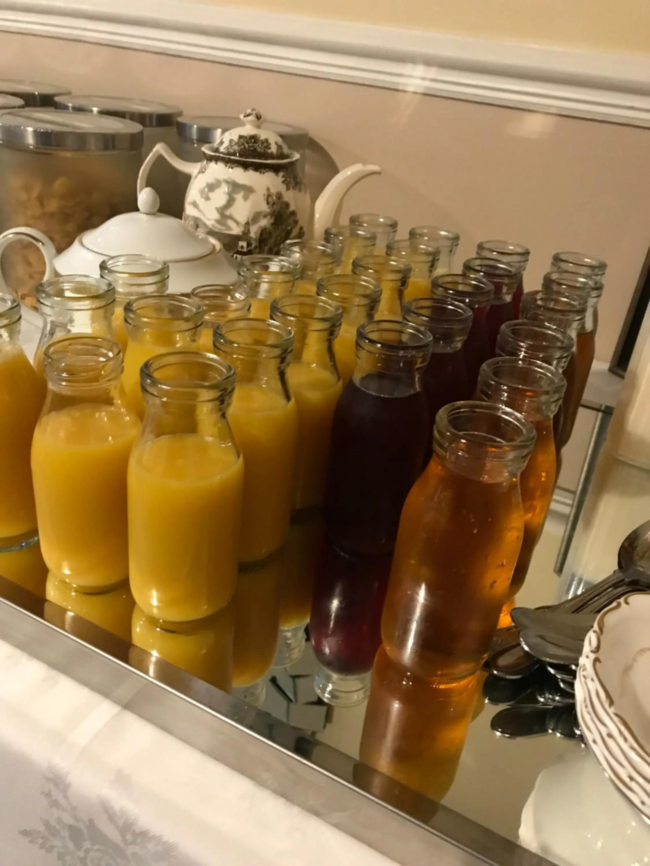 Coffee/tea facilities in Grimscote Manor Hotel