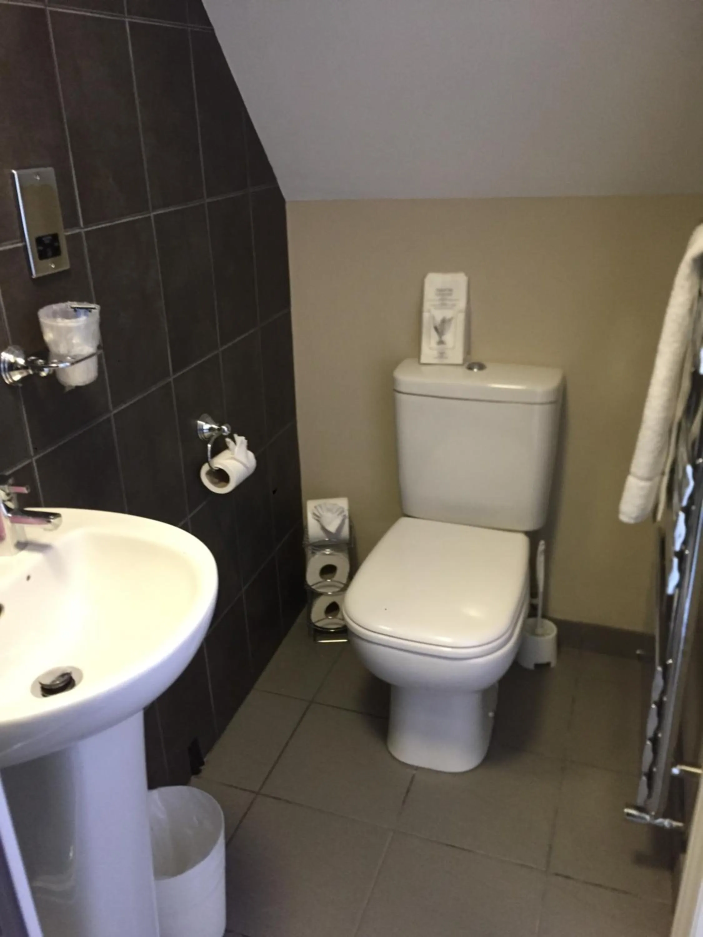 Bathroom in Grimscote Manor Hotel