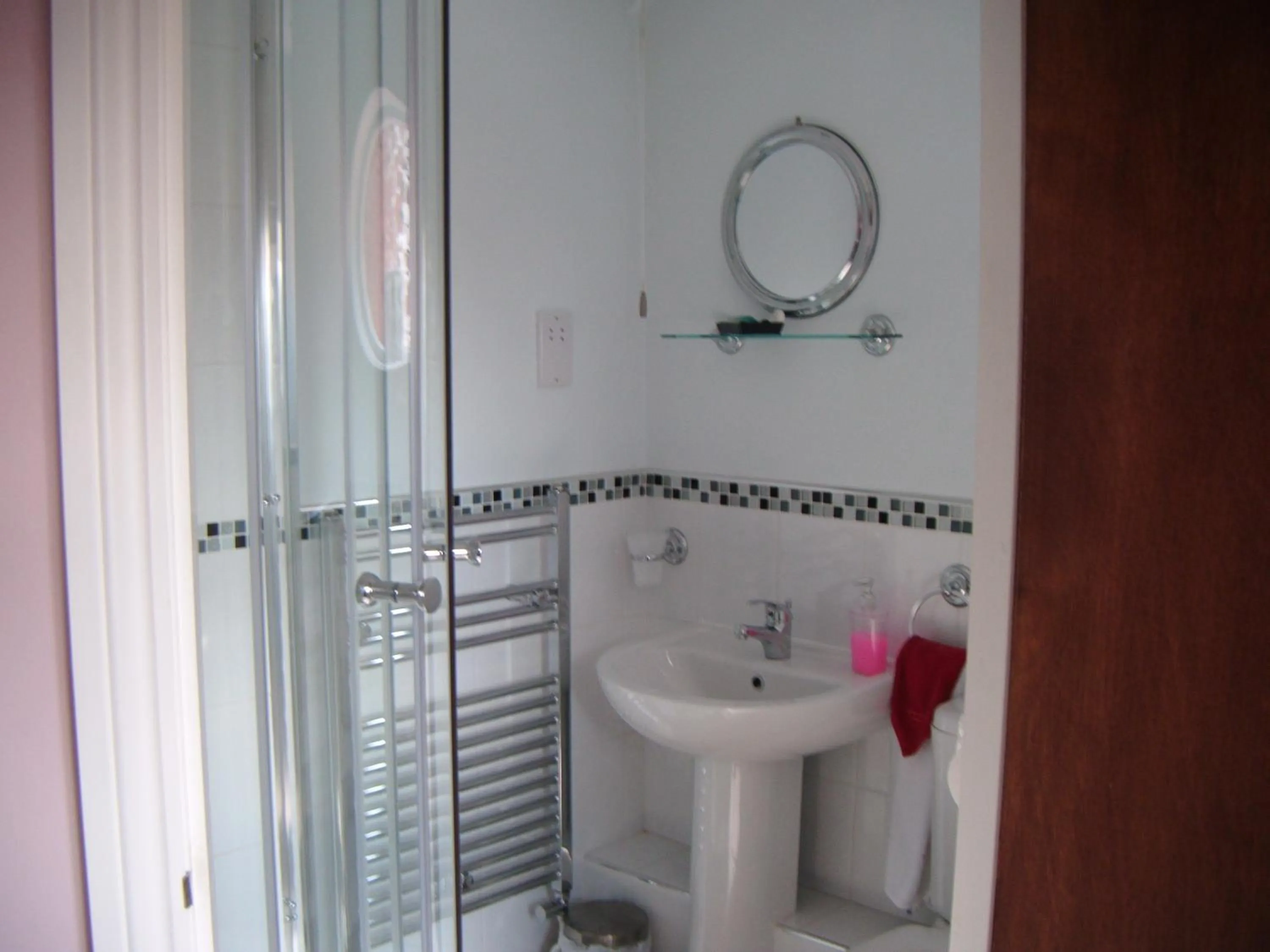 Bathroom in Grimscote Manor Hotel