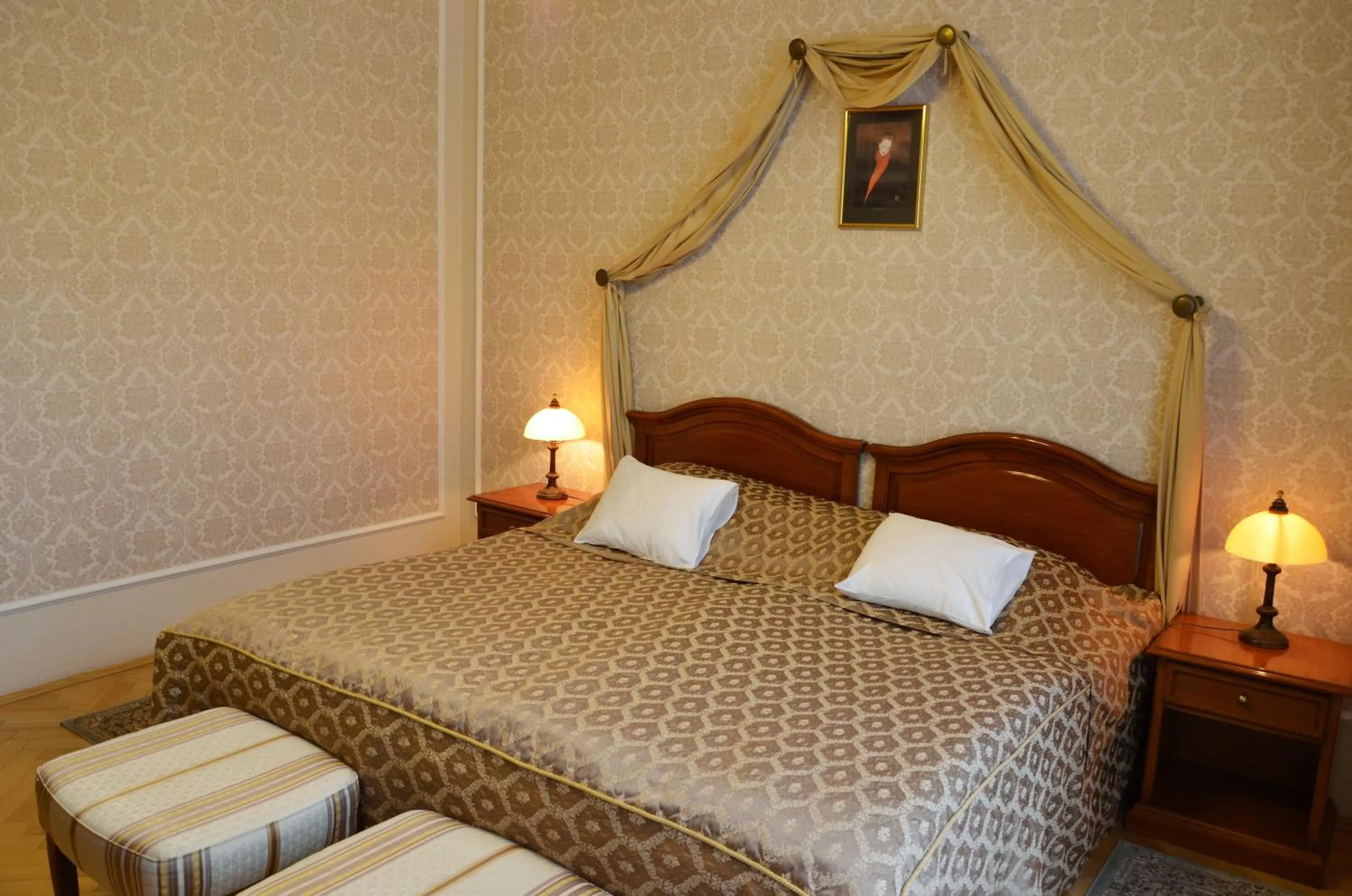 Bed in Bristol Palace