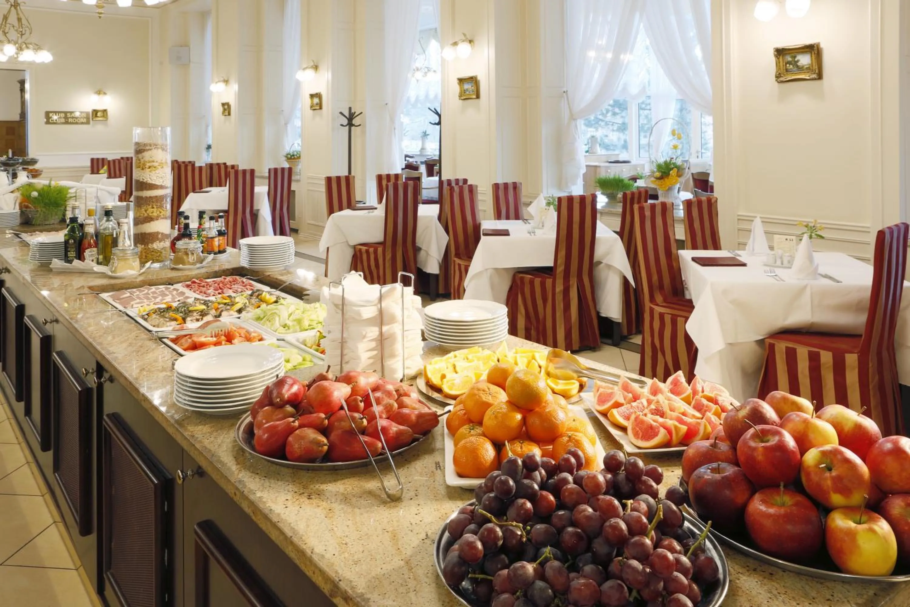 Restaurant/places to eat in Bristol Palace