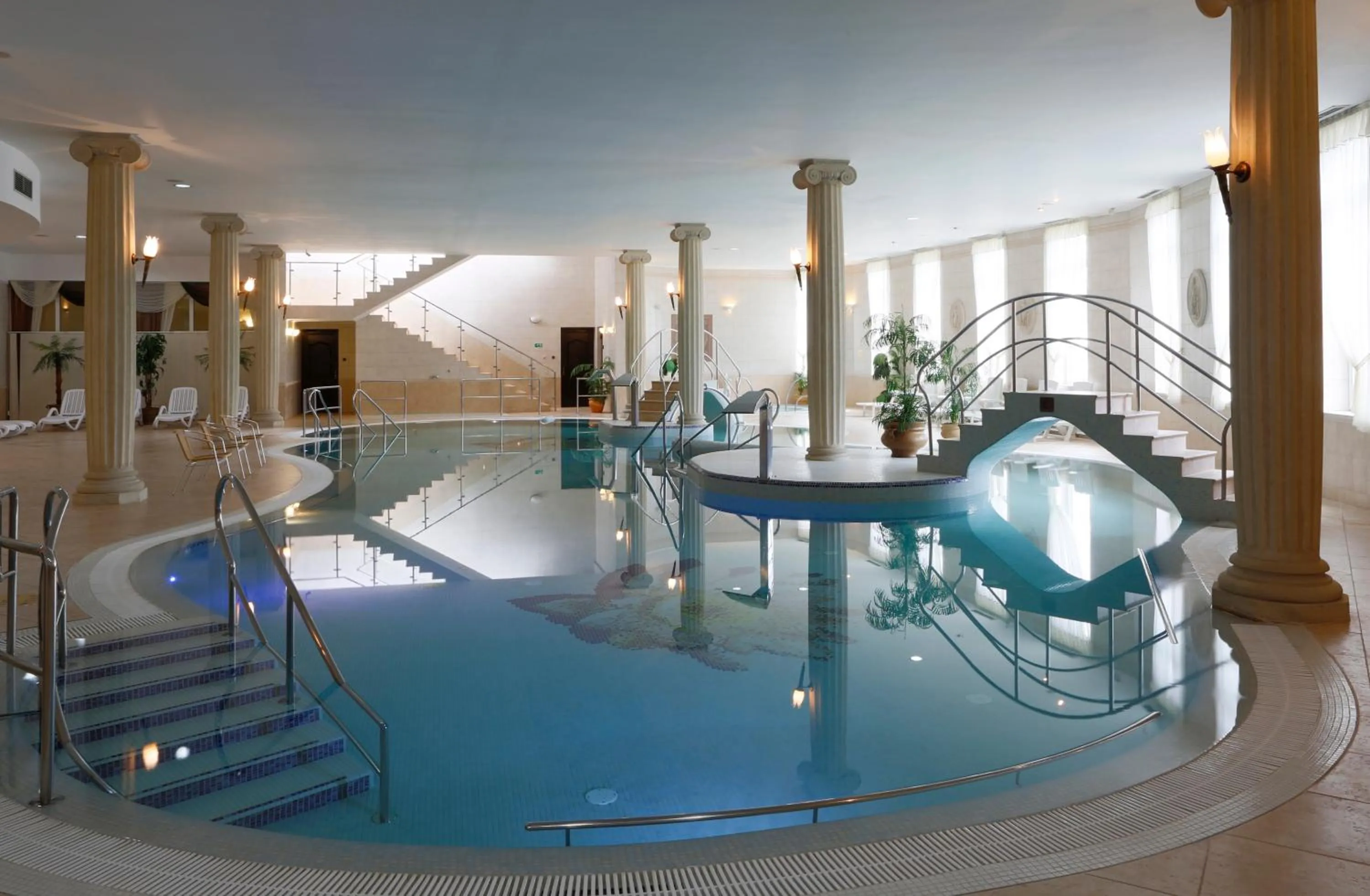 Swimming pool in Bristol Palace