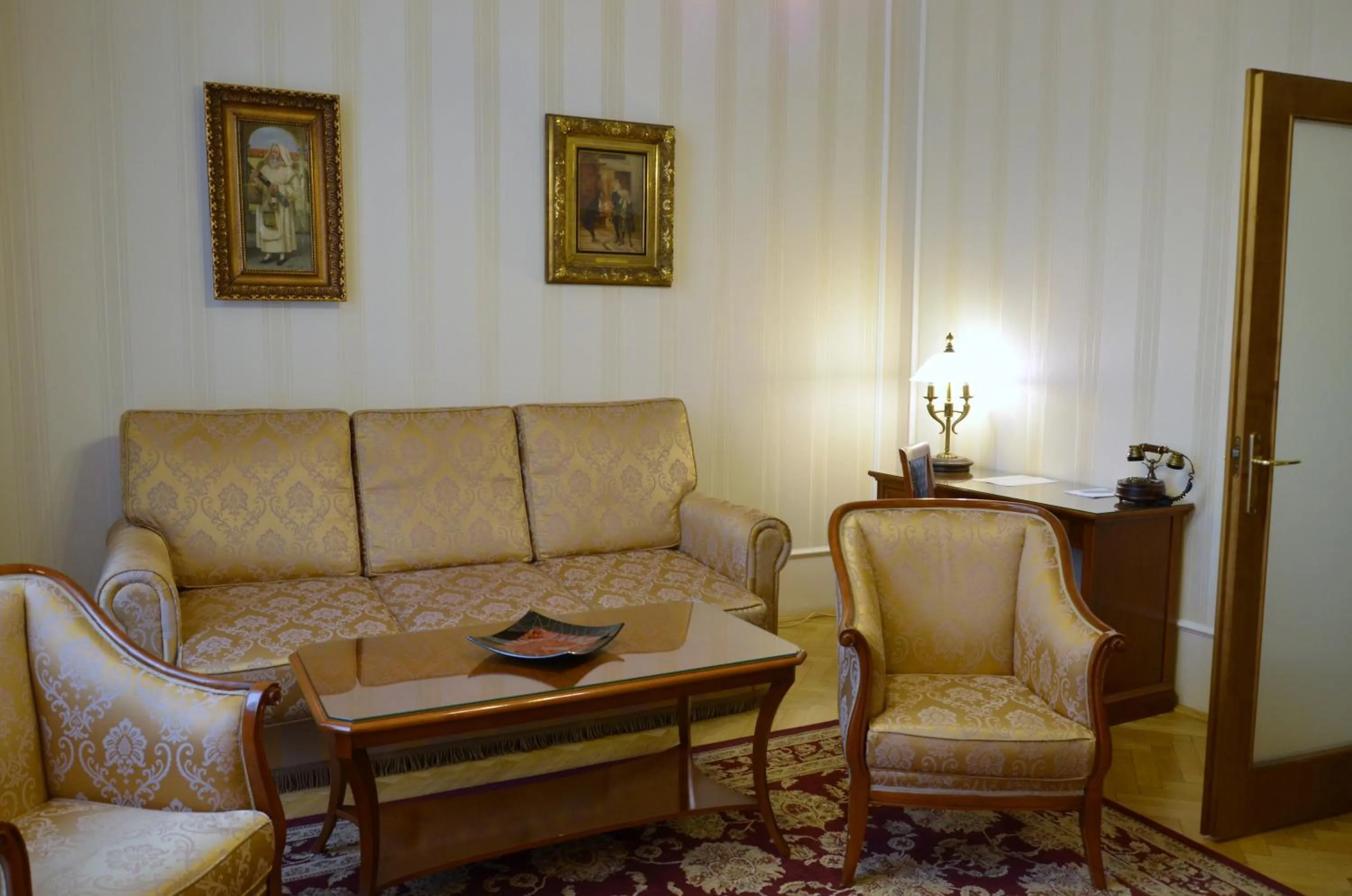 Living room in Bristol Palace