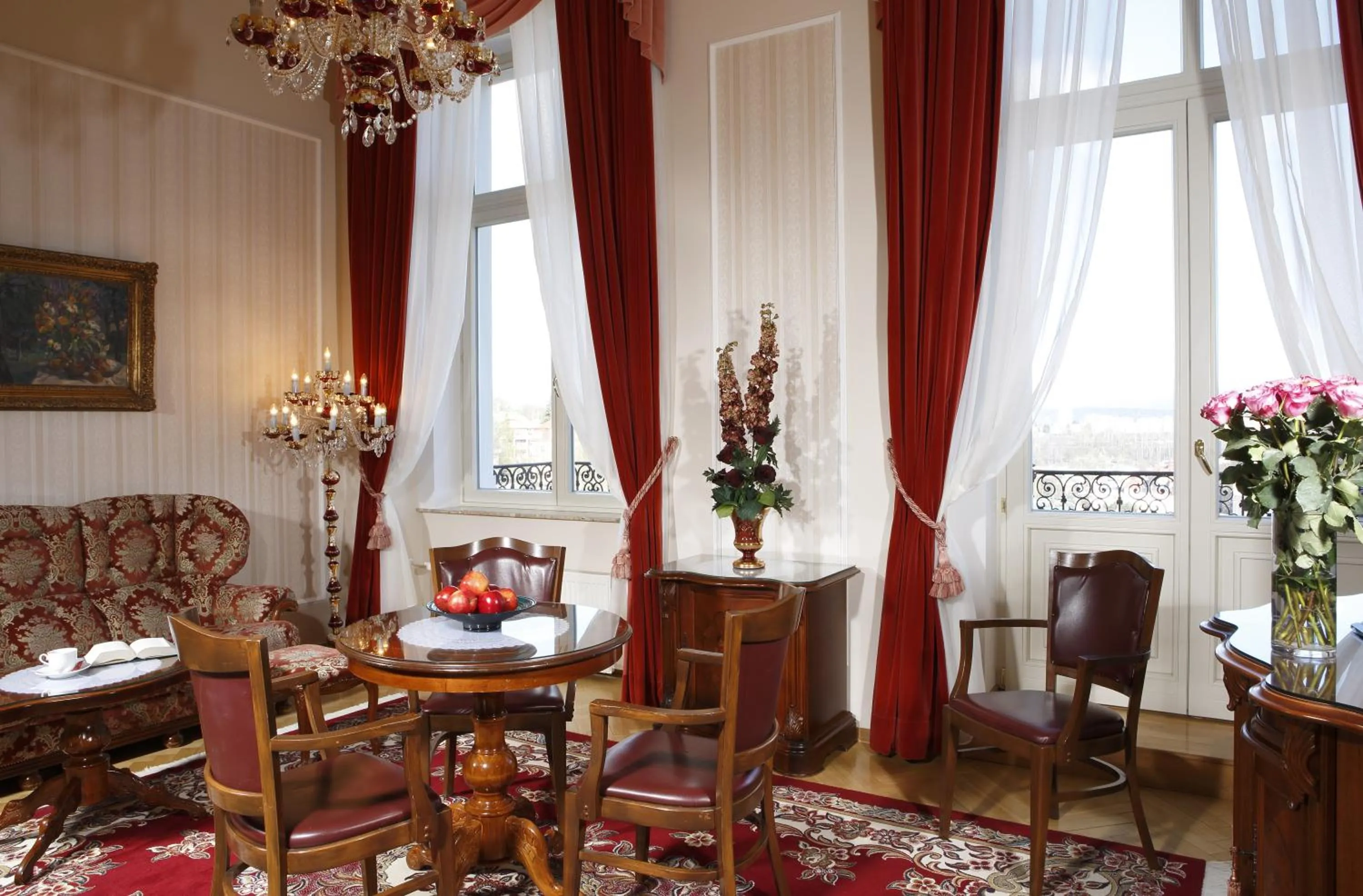 Living room in Bristol Palace