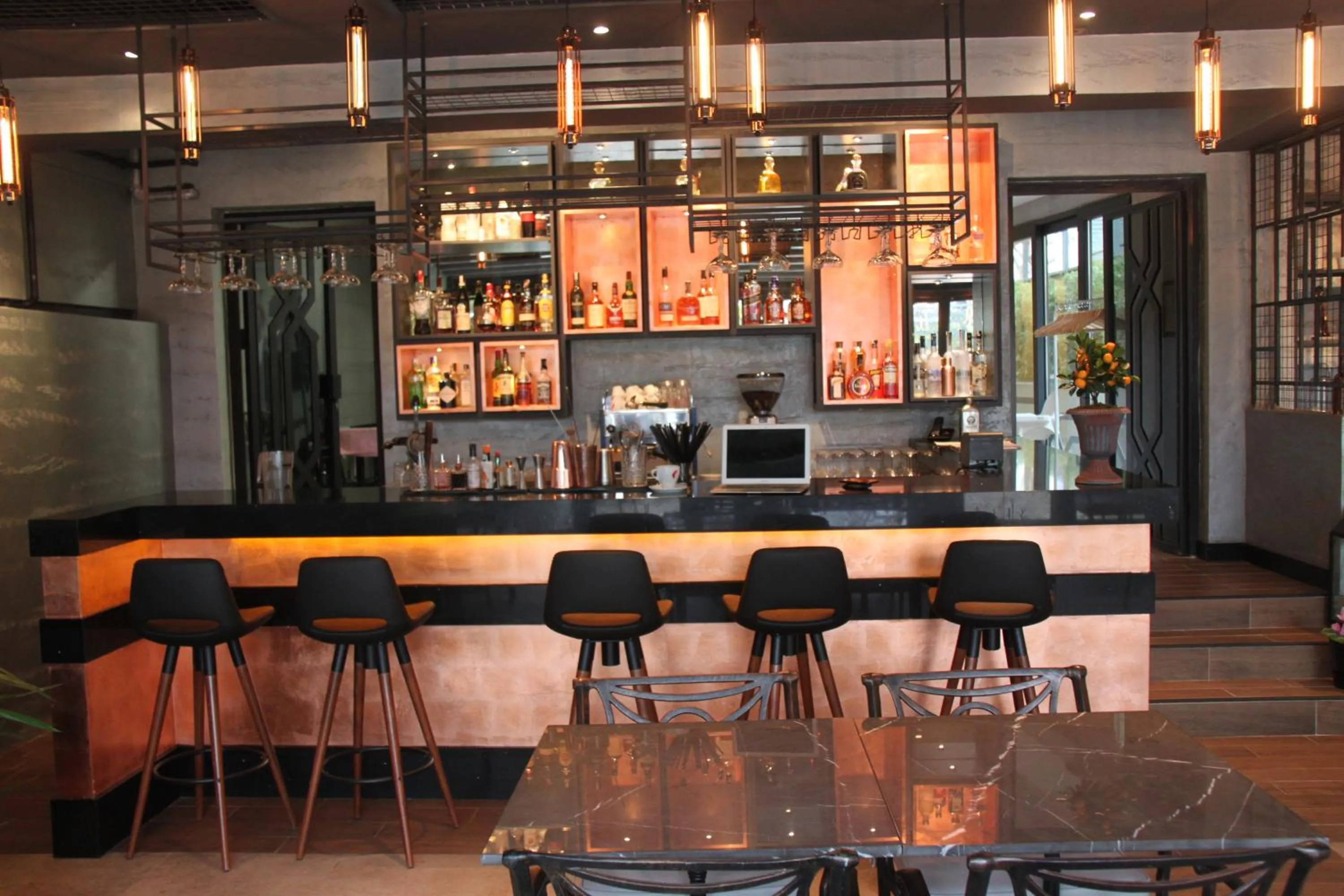 Restaurant/places to eat in Riva's Moda