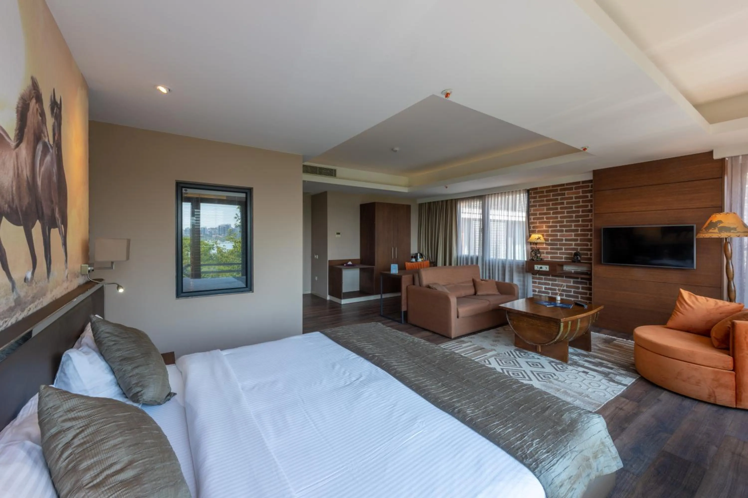 Photo of the whole room, Bed in Riva's Moda