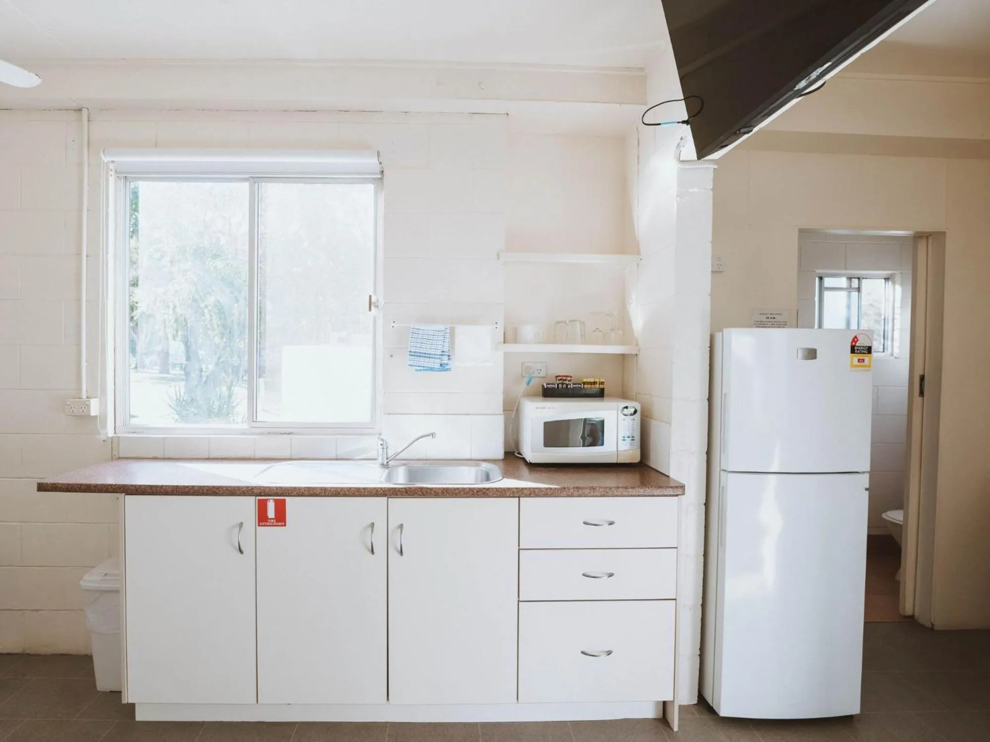 Kitchen or kitchenette in BIG4 Cania Gorge Holiday Park