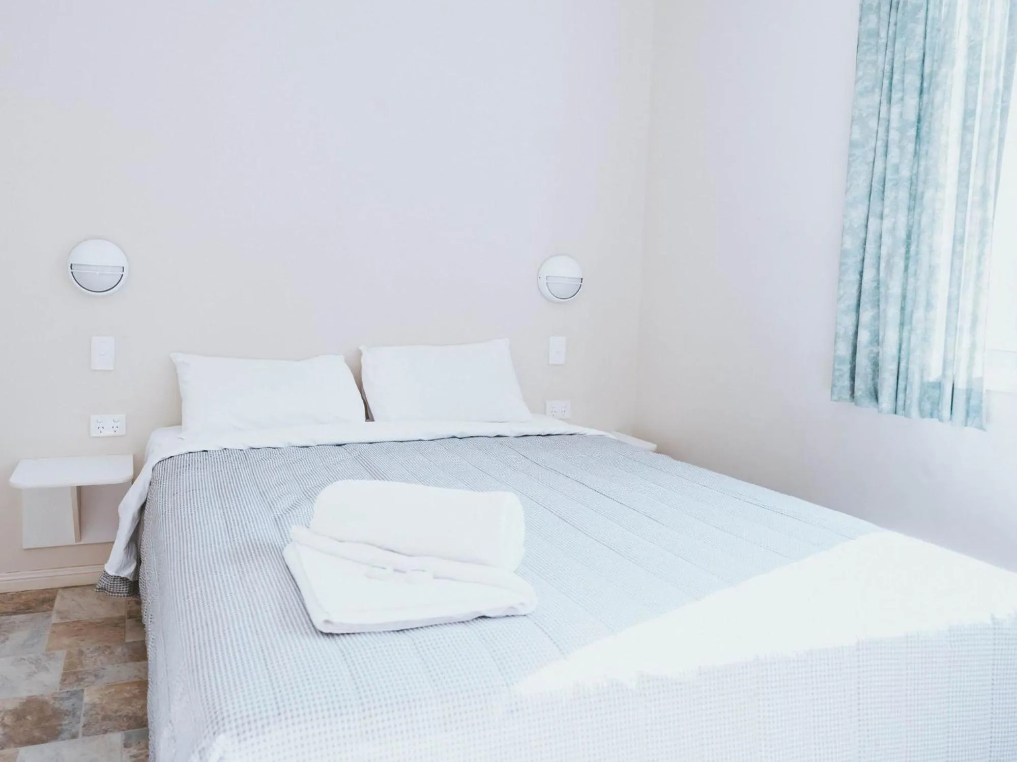 Bedroom, Bed in BIG4 Cania Gorge Holiday Park