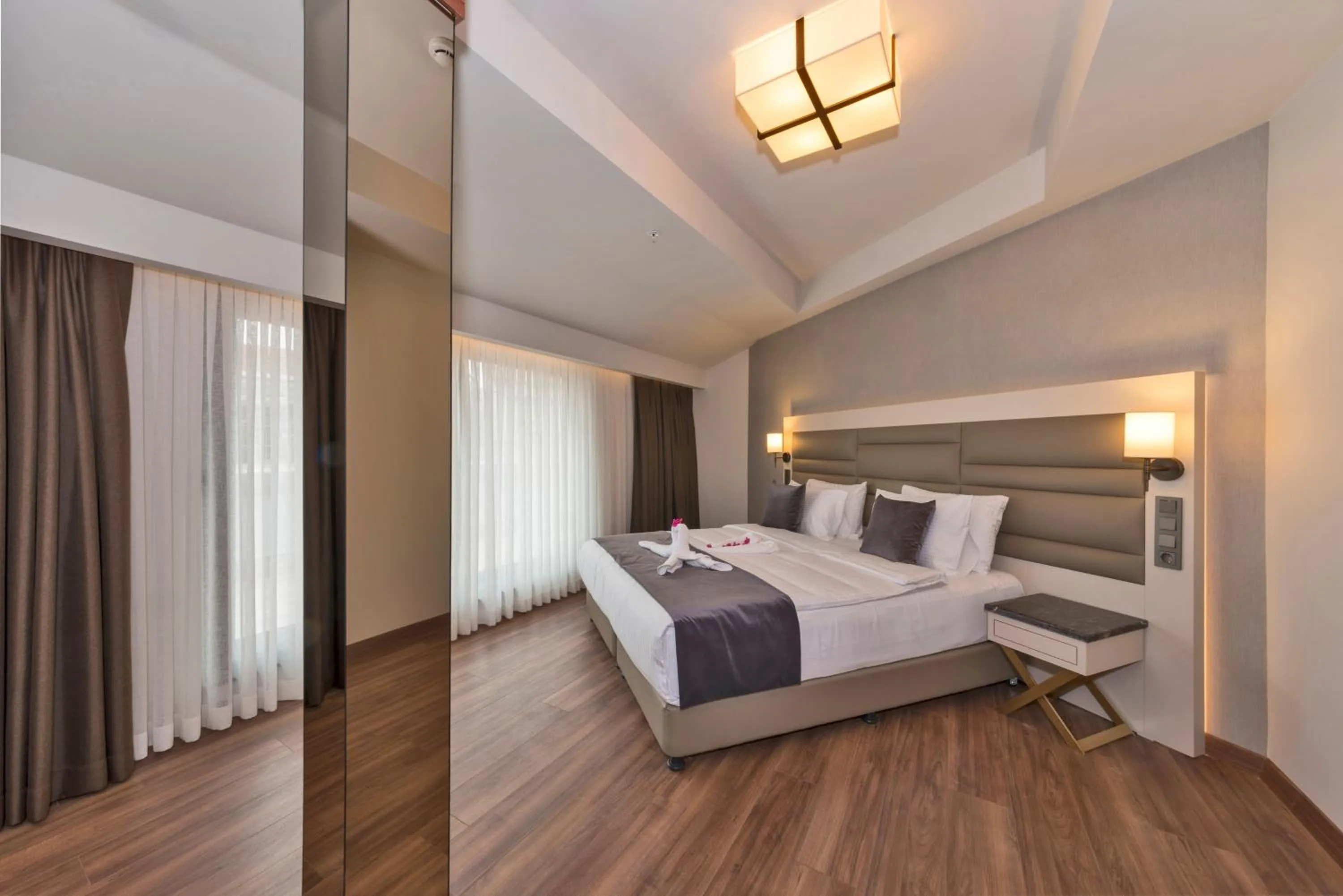 Bedroom, Bed in Golden Royal Hotel & SPA