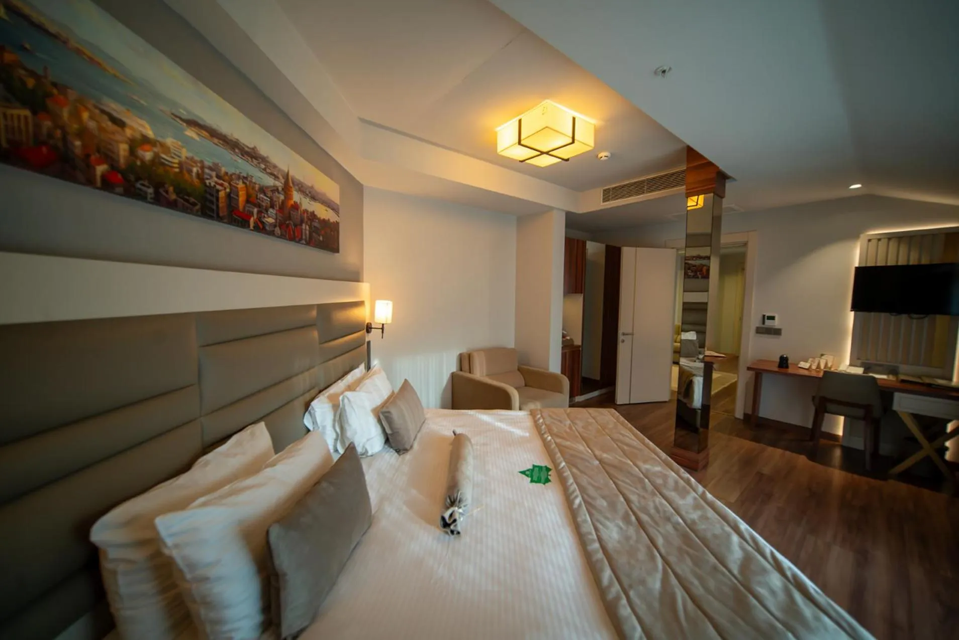 Bed in Golden Royal Hotel & SPA