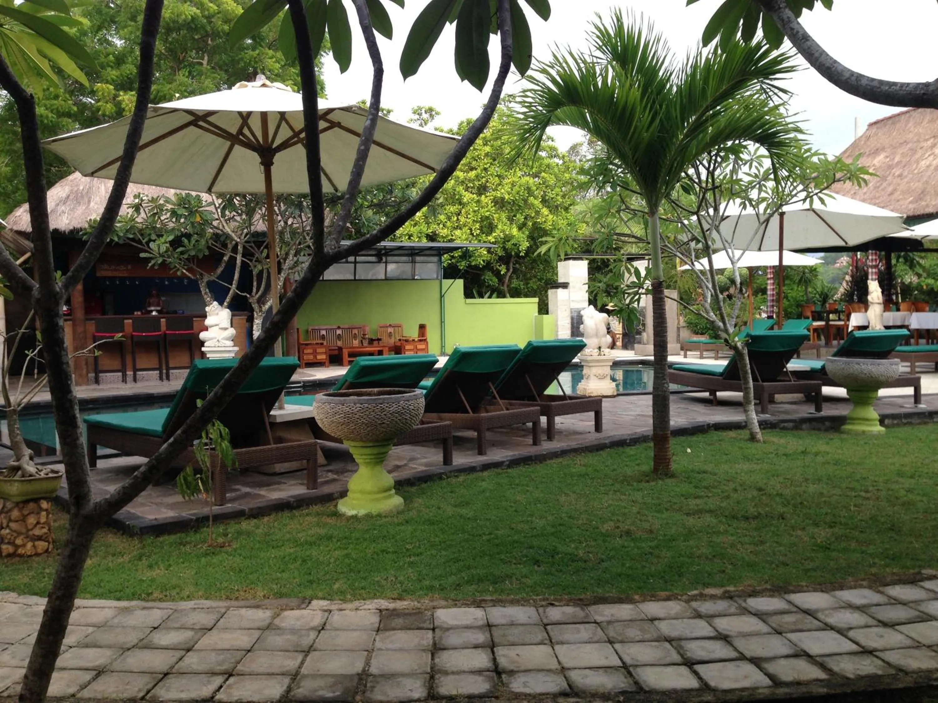 Garden view in Nanuk's Bungalows