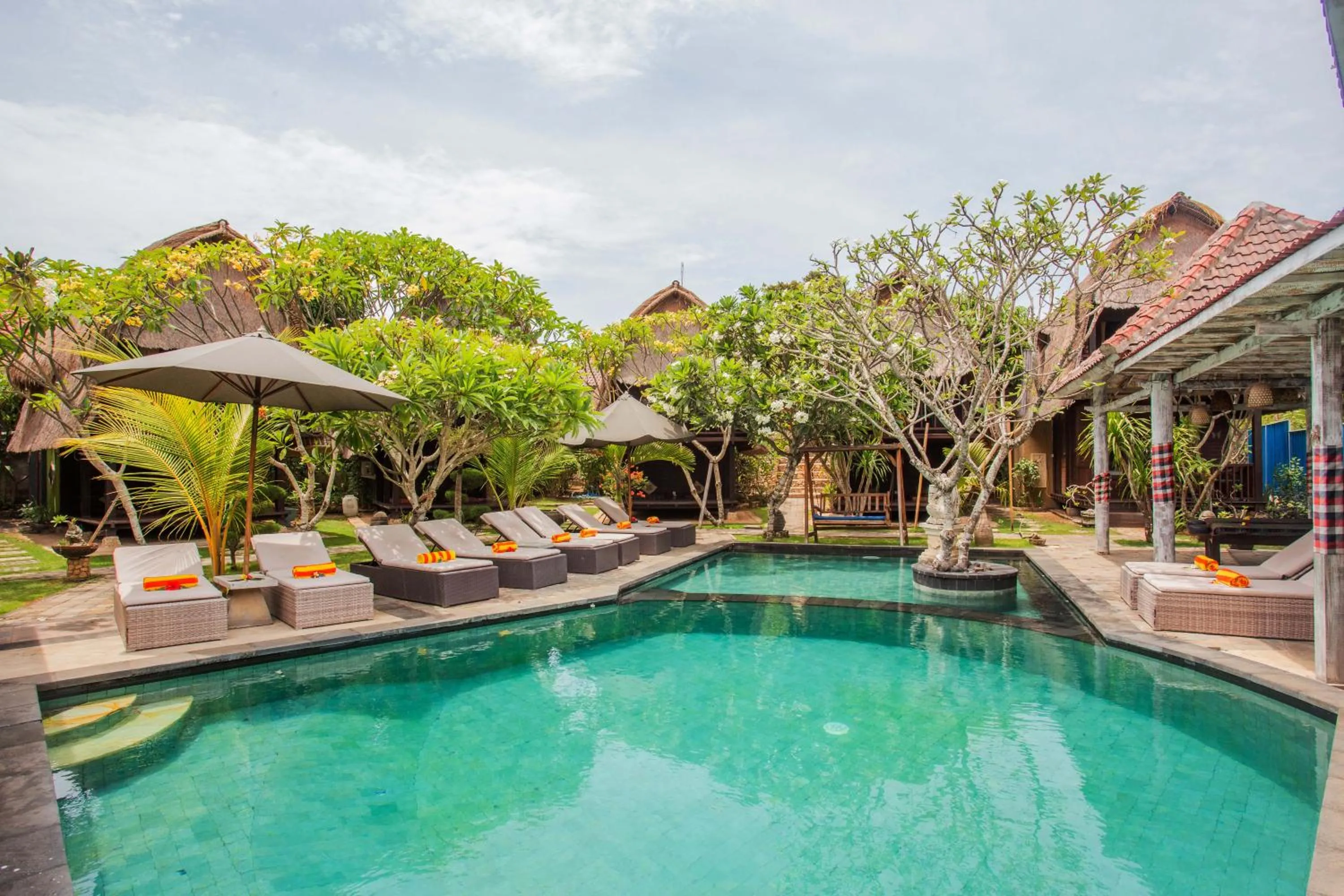 Swimming pool in Nanuk's Bungalows