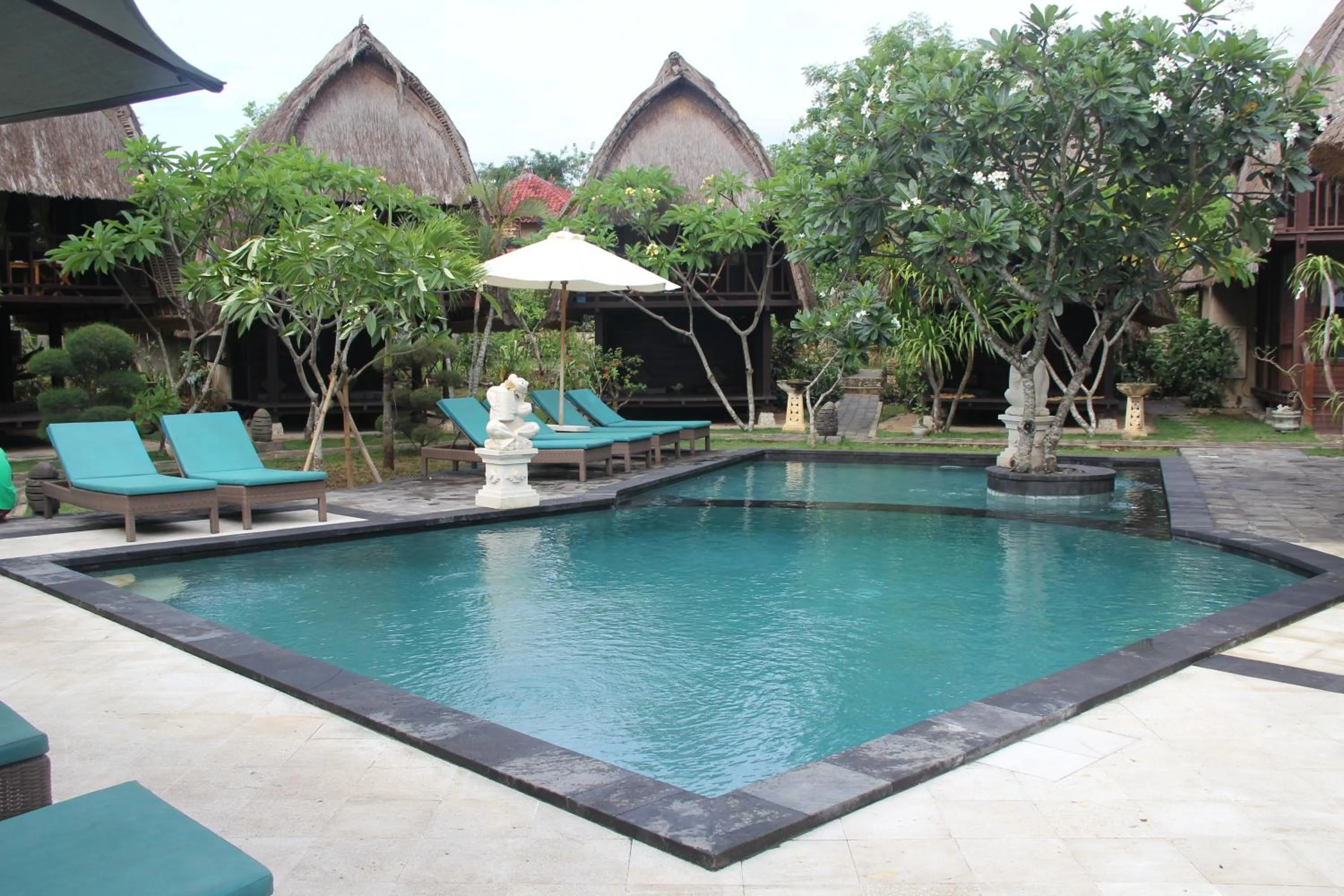 Swimming pool in Nanuk's Bungalows