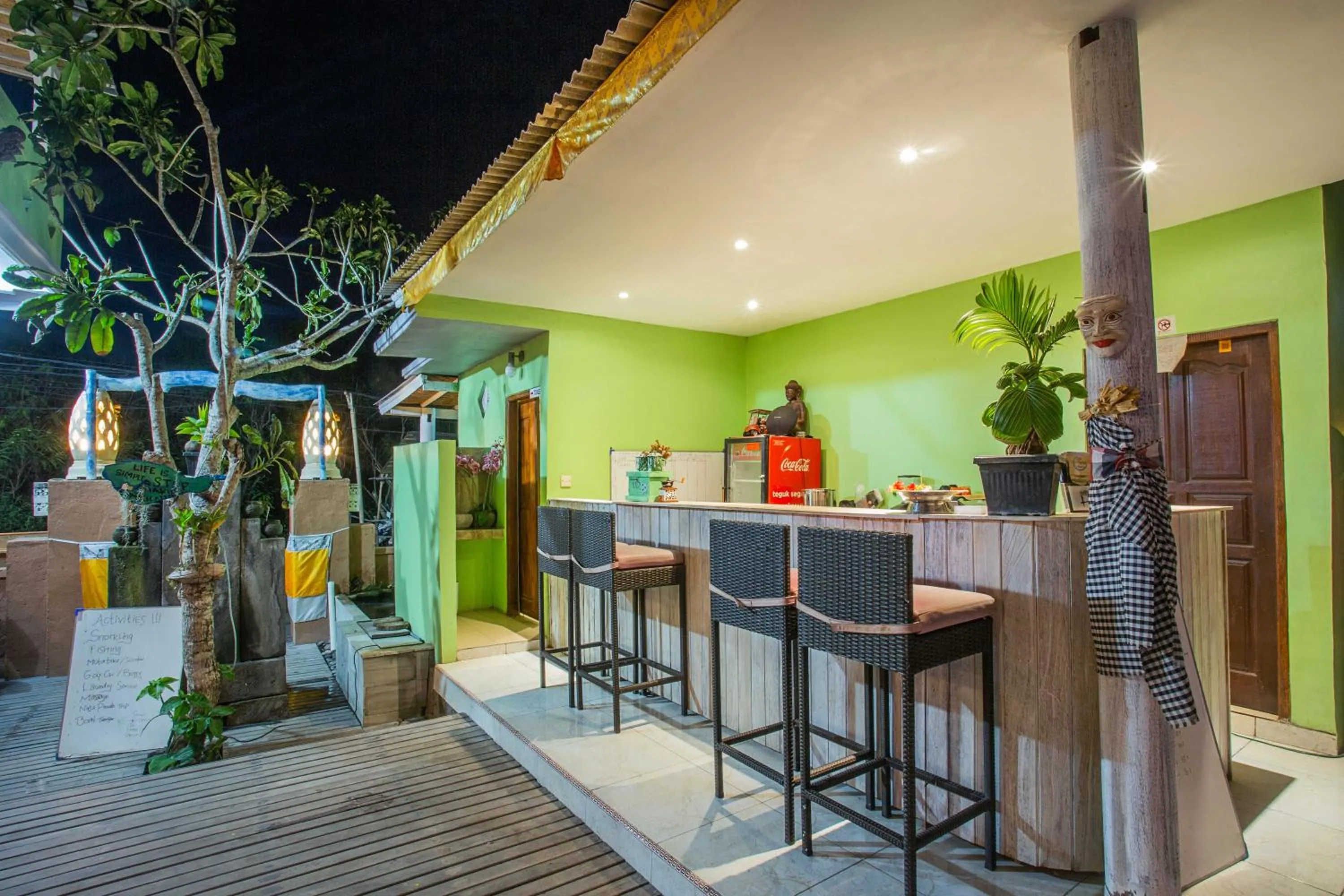 Lounge or bar in Nanuk's Bungalows