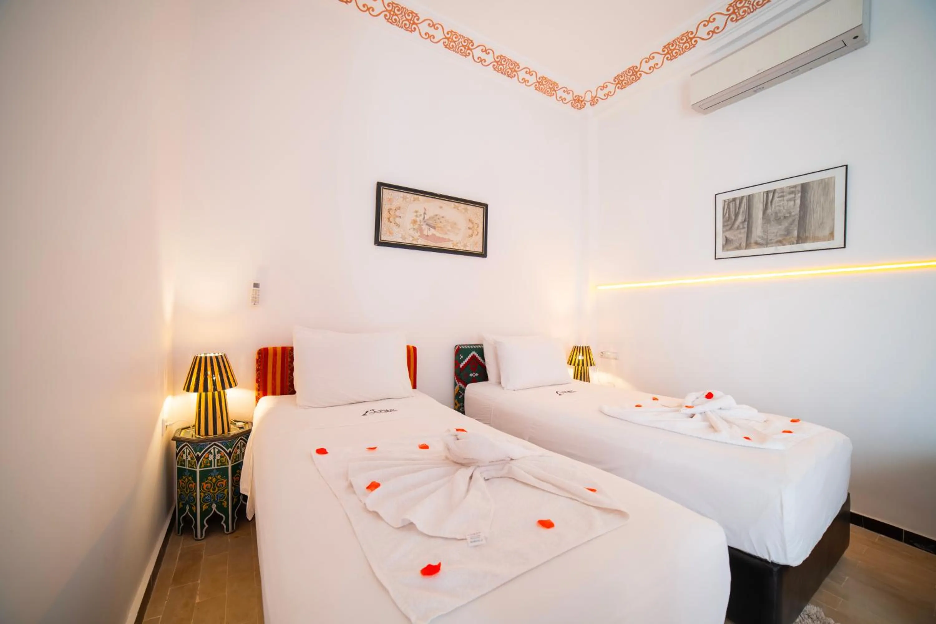 Bed in Riad Arabic House & Spa