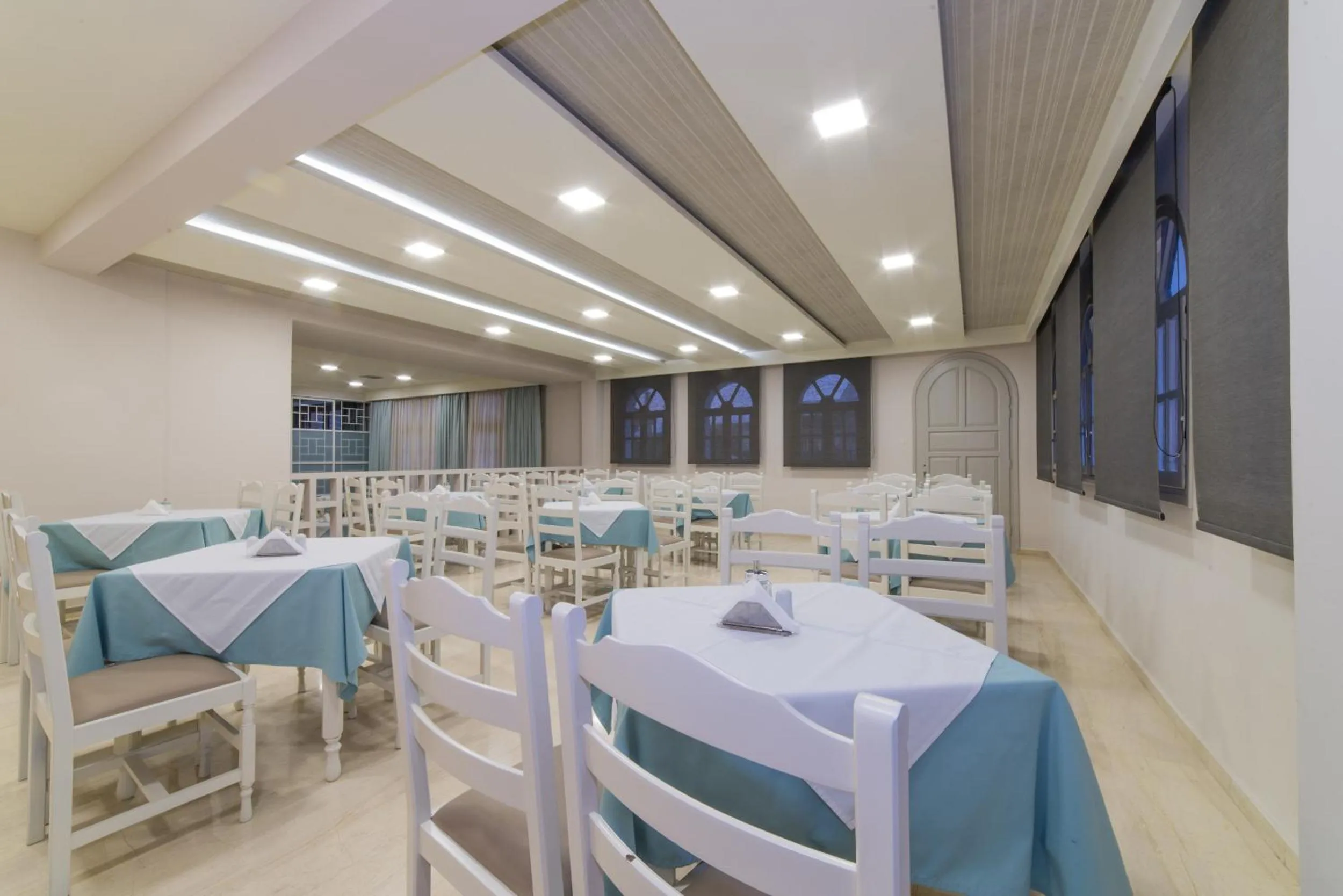 Restaurant/places to eat in Hotel Palmyra