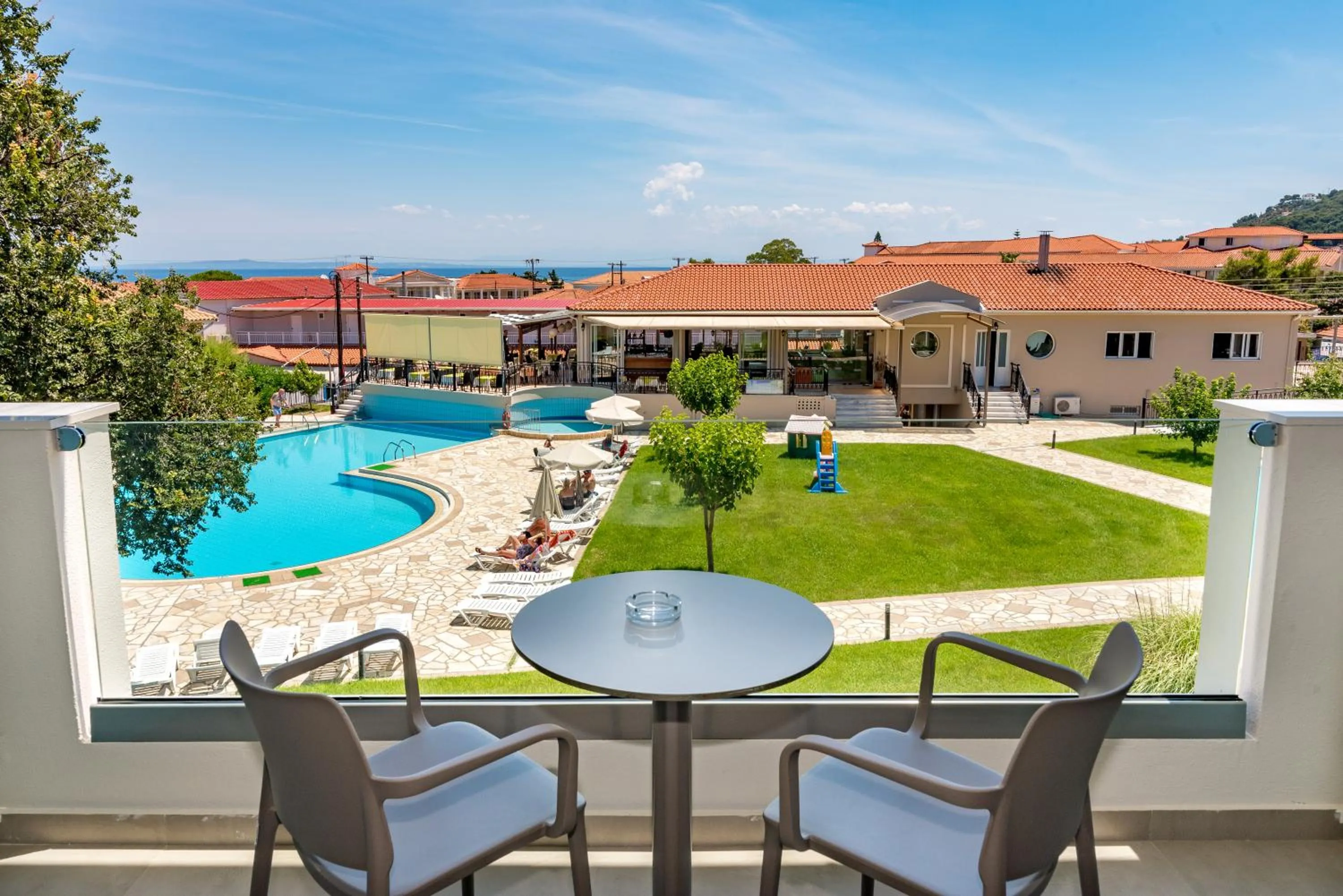 Pool view in Hotel Palmyra