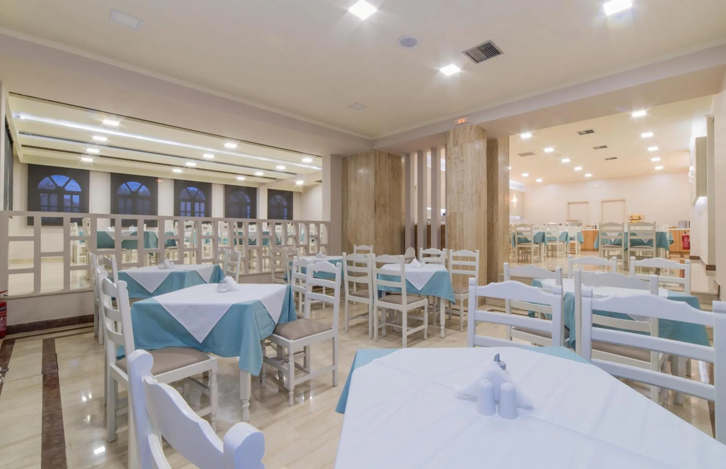 Buffet breakfast in Hotel Palmyra