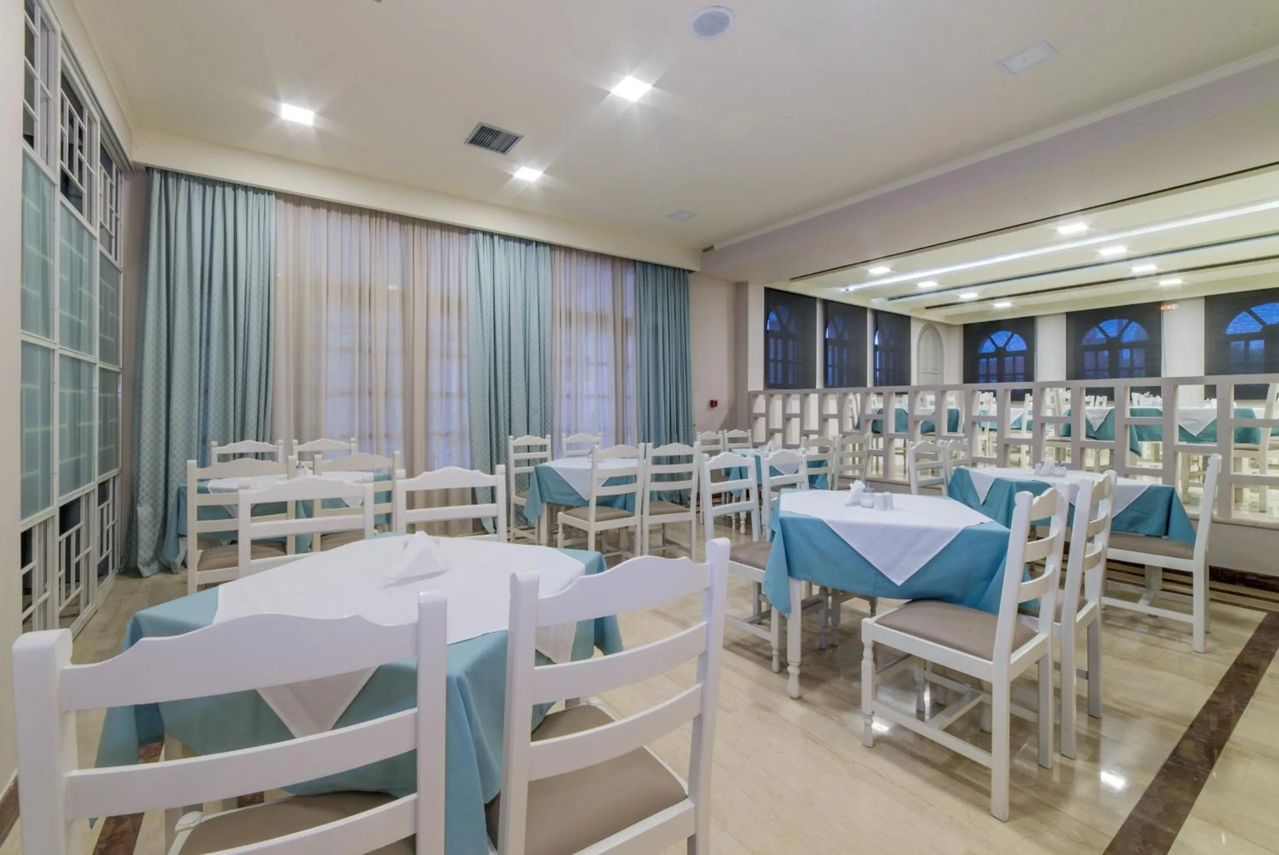 Buffet breakfast in Hotel Palmyra