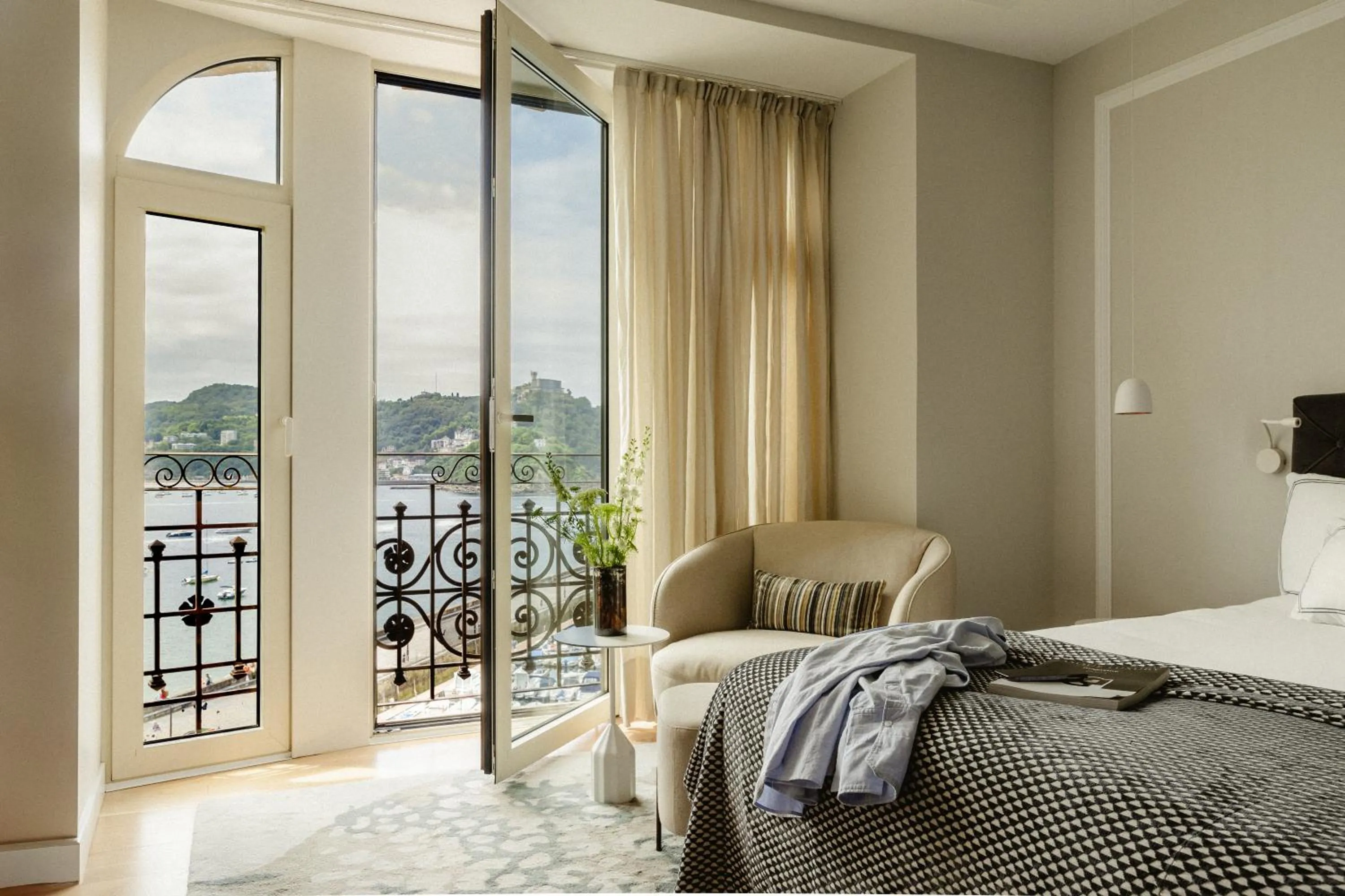 Bed in Lasala Plaza Hotel - Adults Only