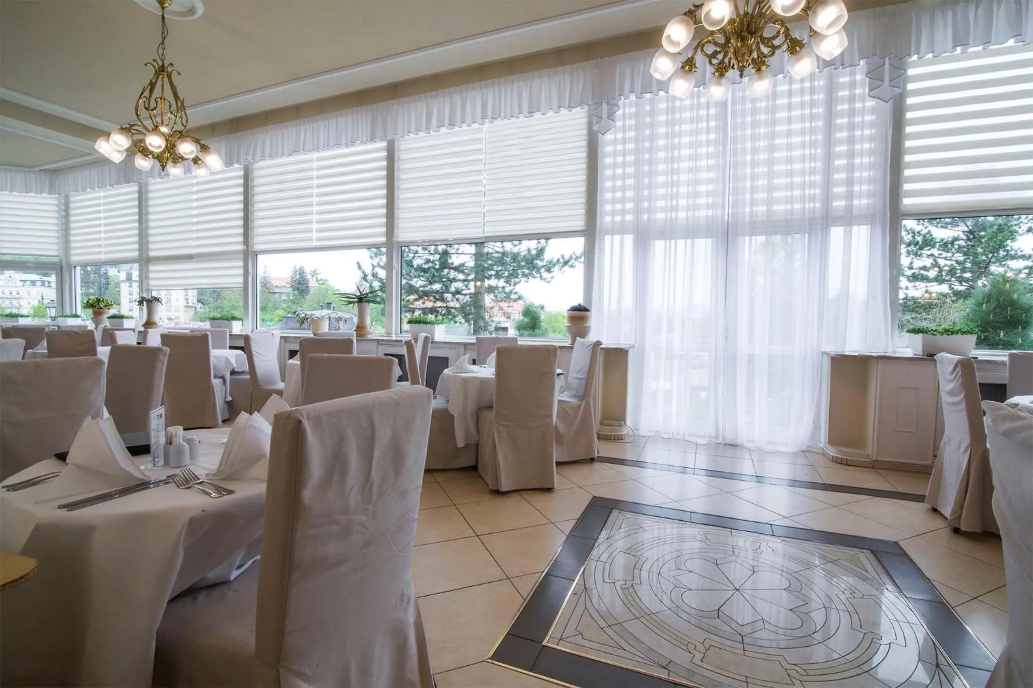 Restaurant/places to eat in Bristol Kralovska Vila