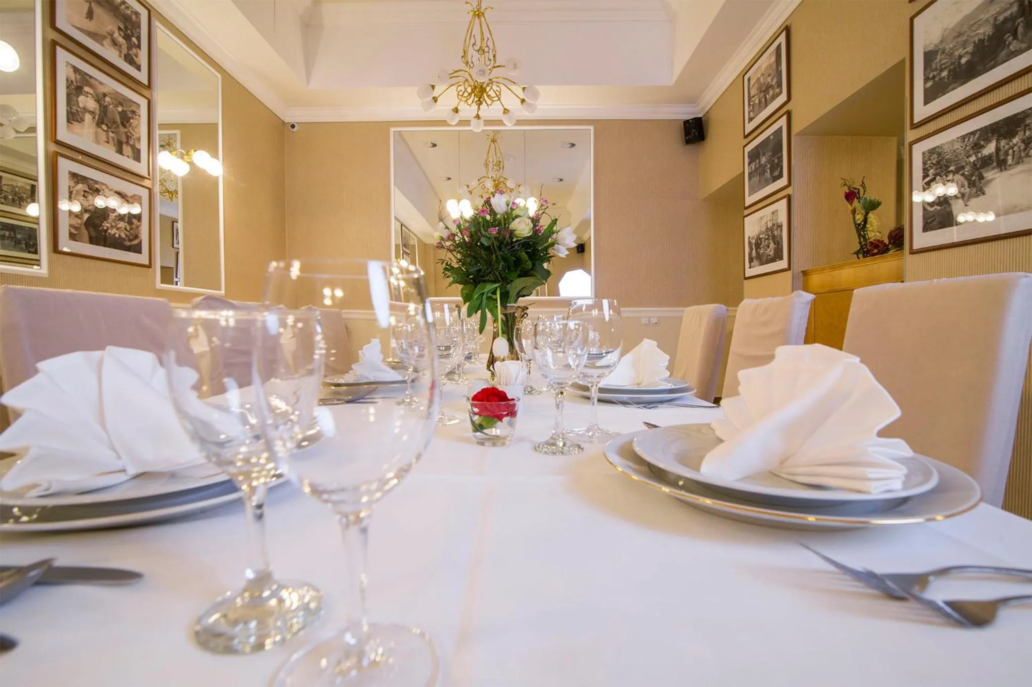 Restaurant/places to eat in Bristol Kralovska Vila