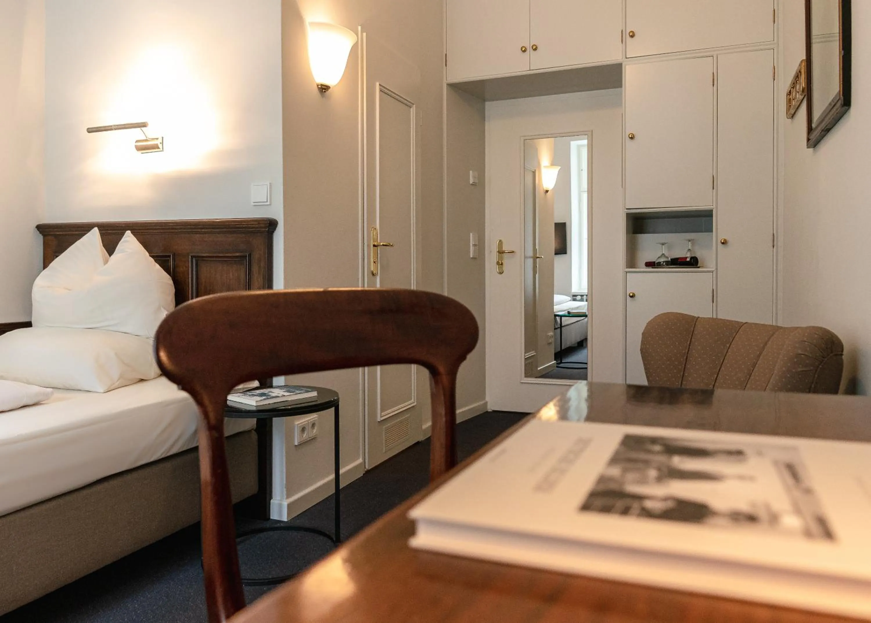 Photo of the whole room in Hotel Olympic