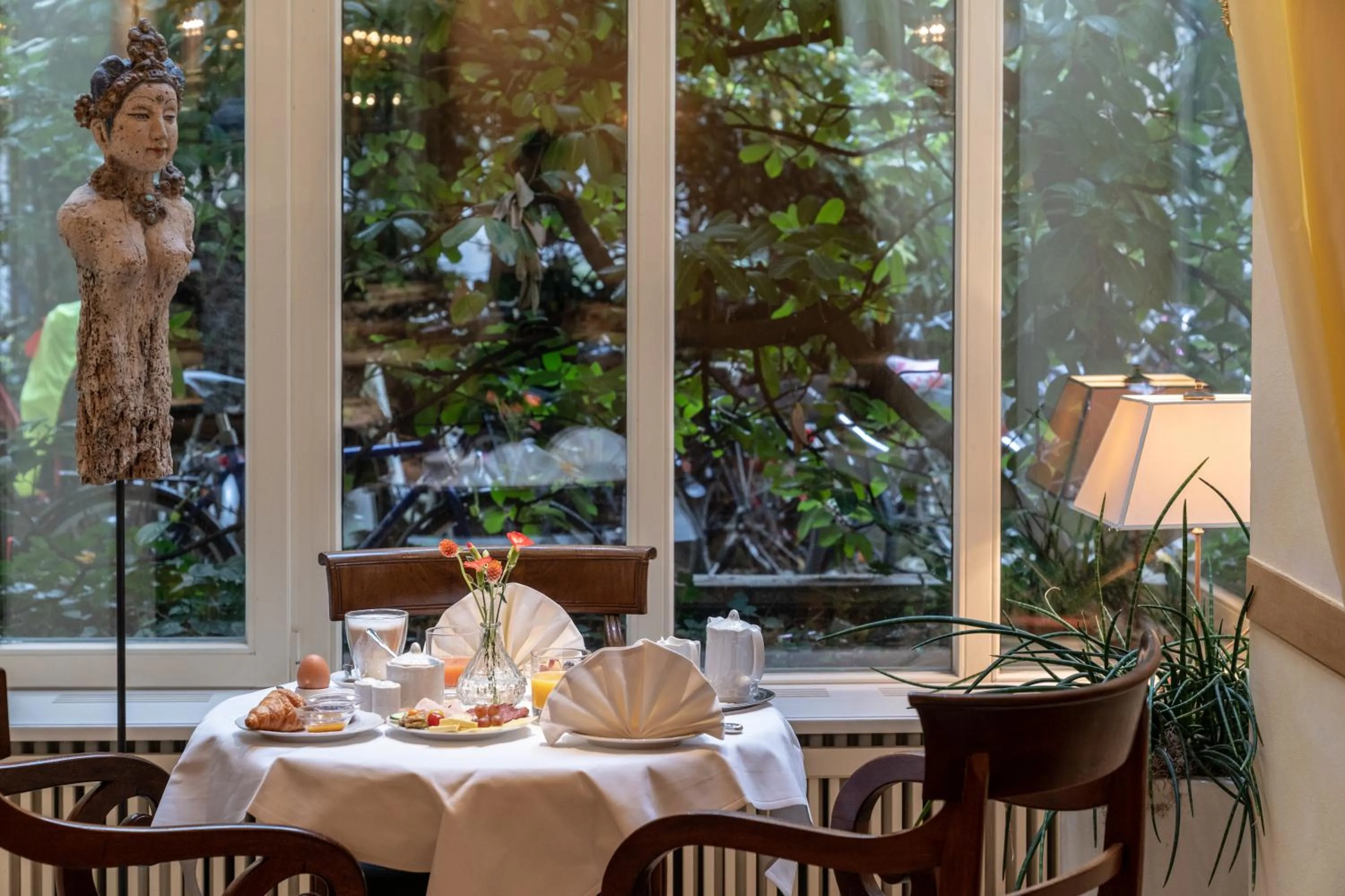 Breakfast in Hotel Olympic