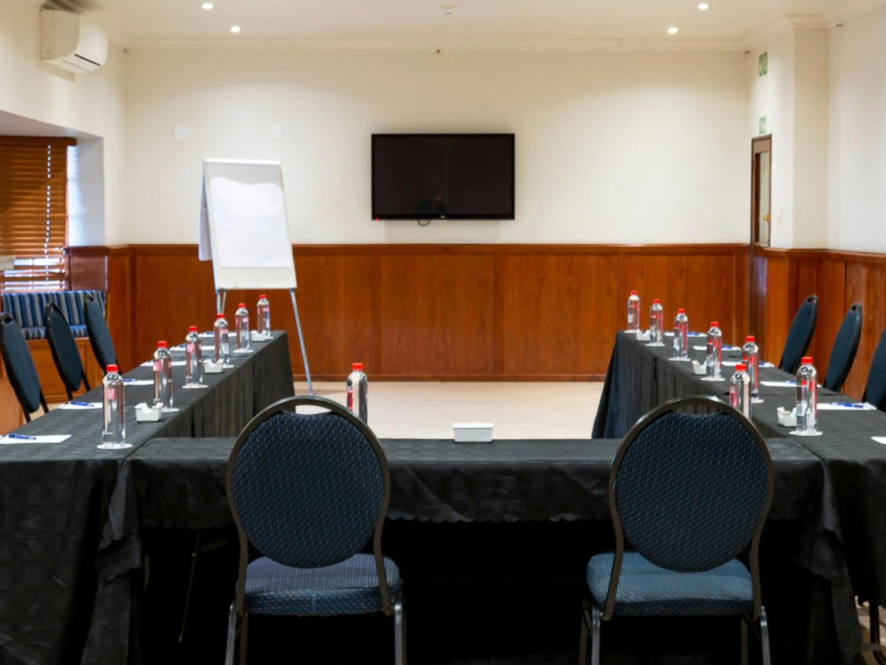 Meeting/conference room in ANEW Hotel Hluhluwe