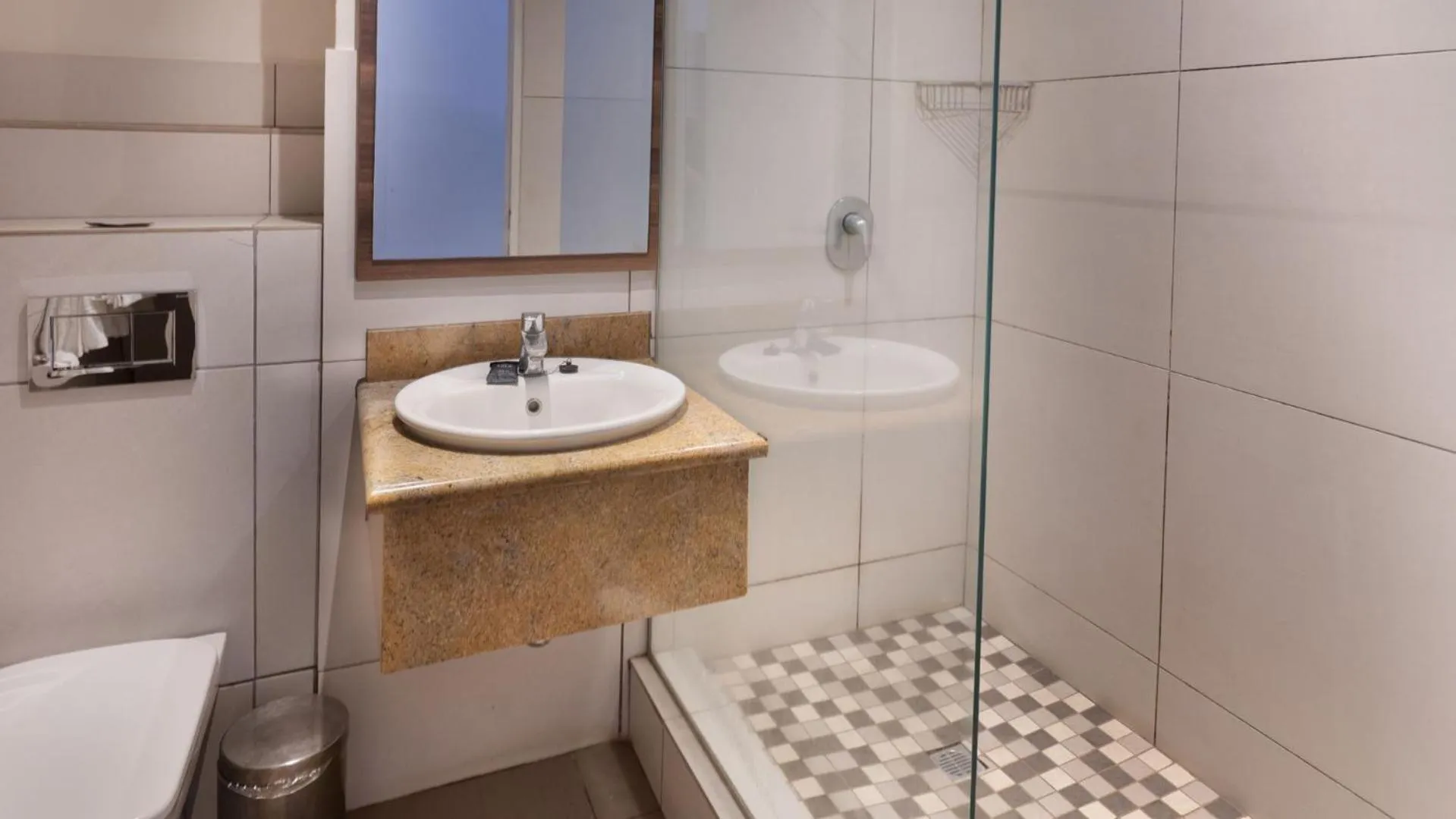 Shower in ANEW Hotel Hluhluwe