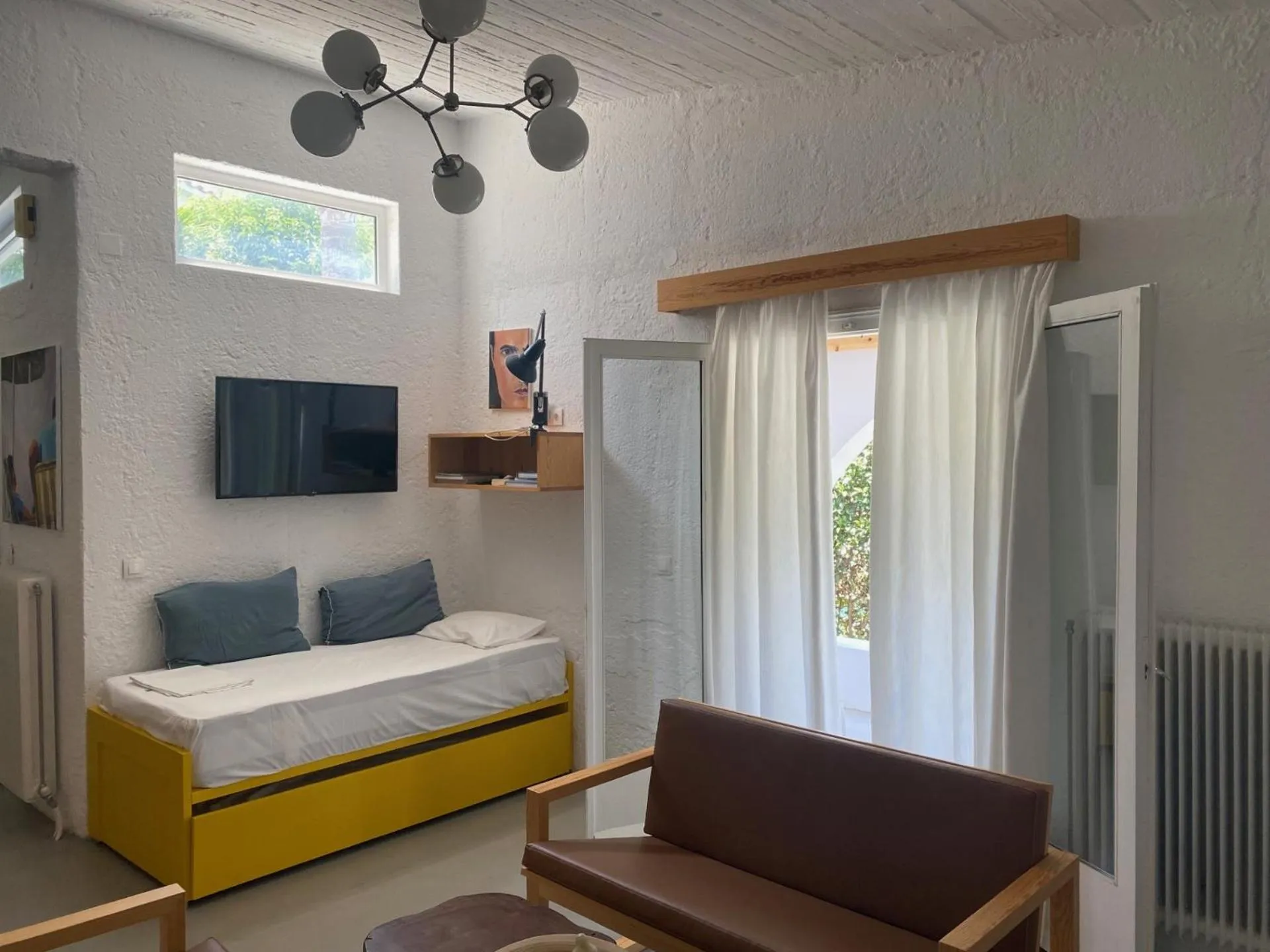 Seating area, Bed in Manolis' House