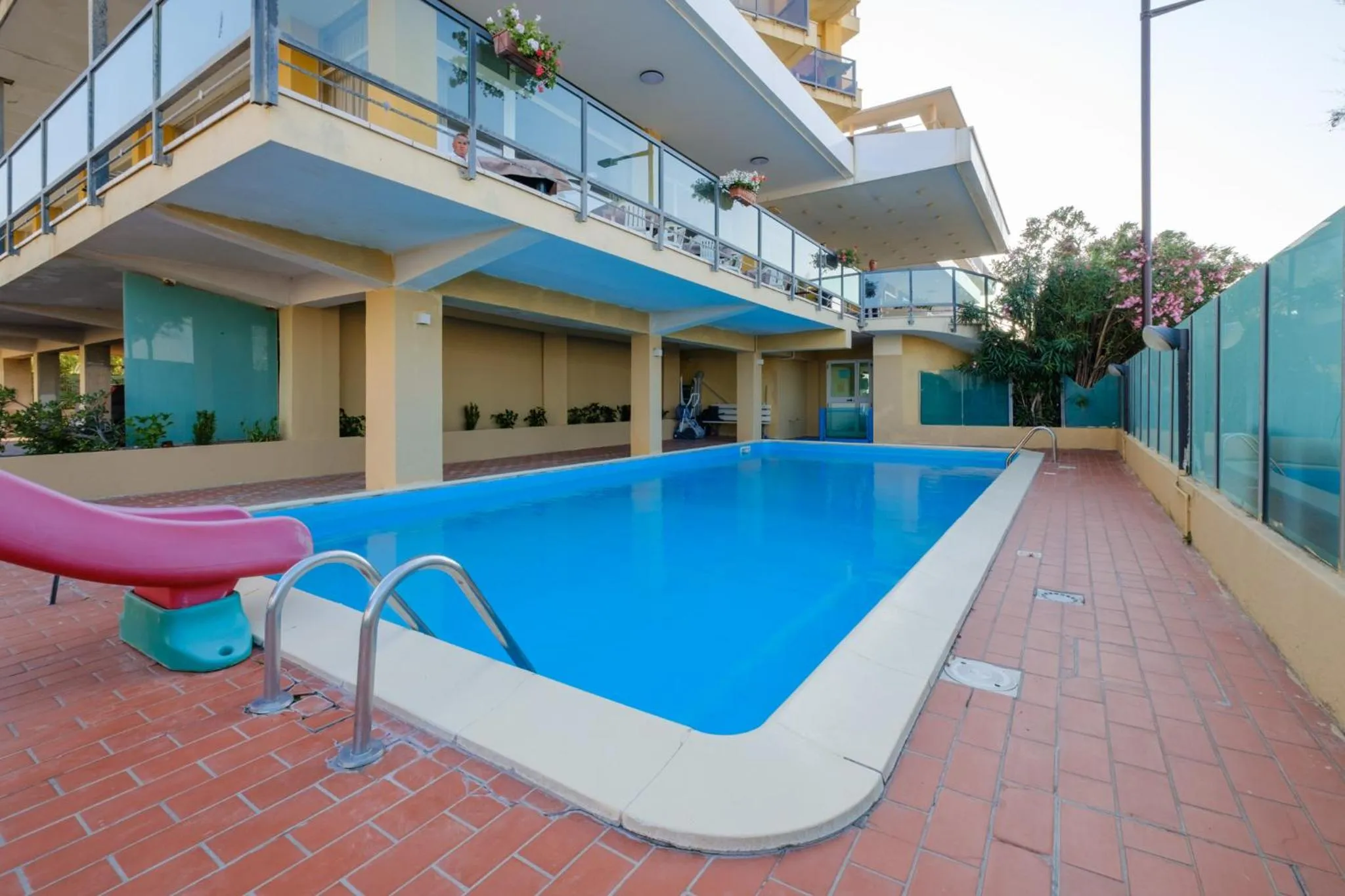 Swimming pool in Hotel Crown