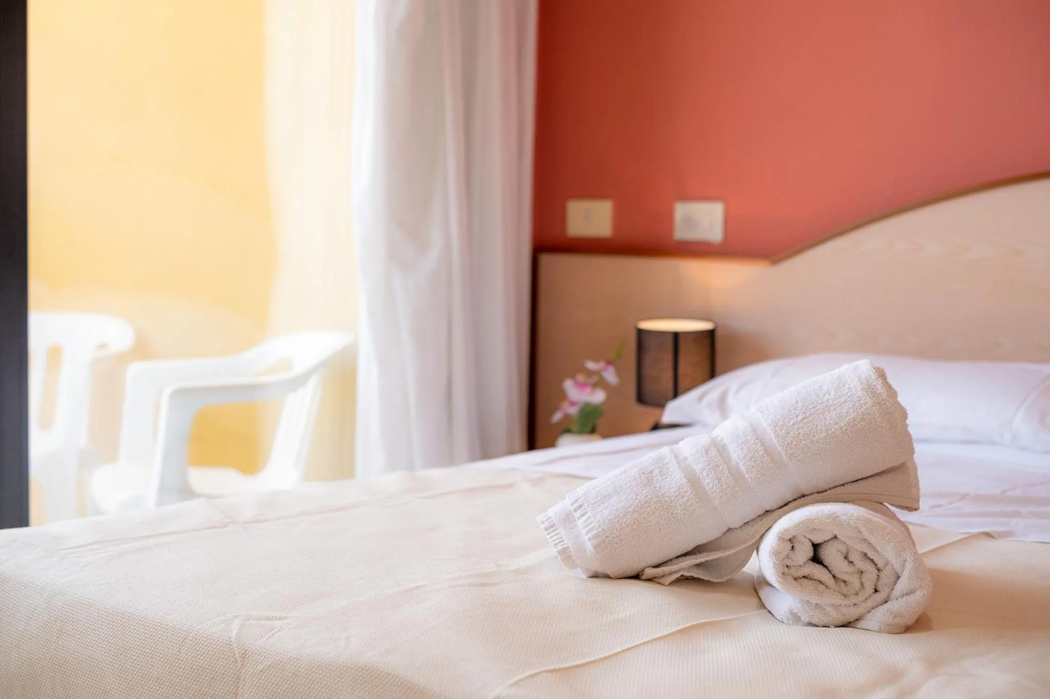 Bedroom, Bed in Hotel Crown