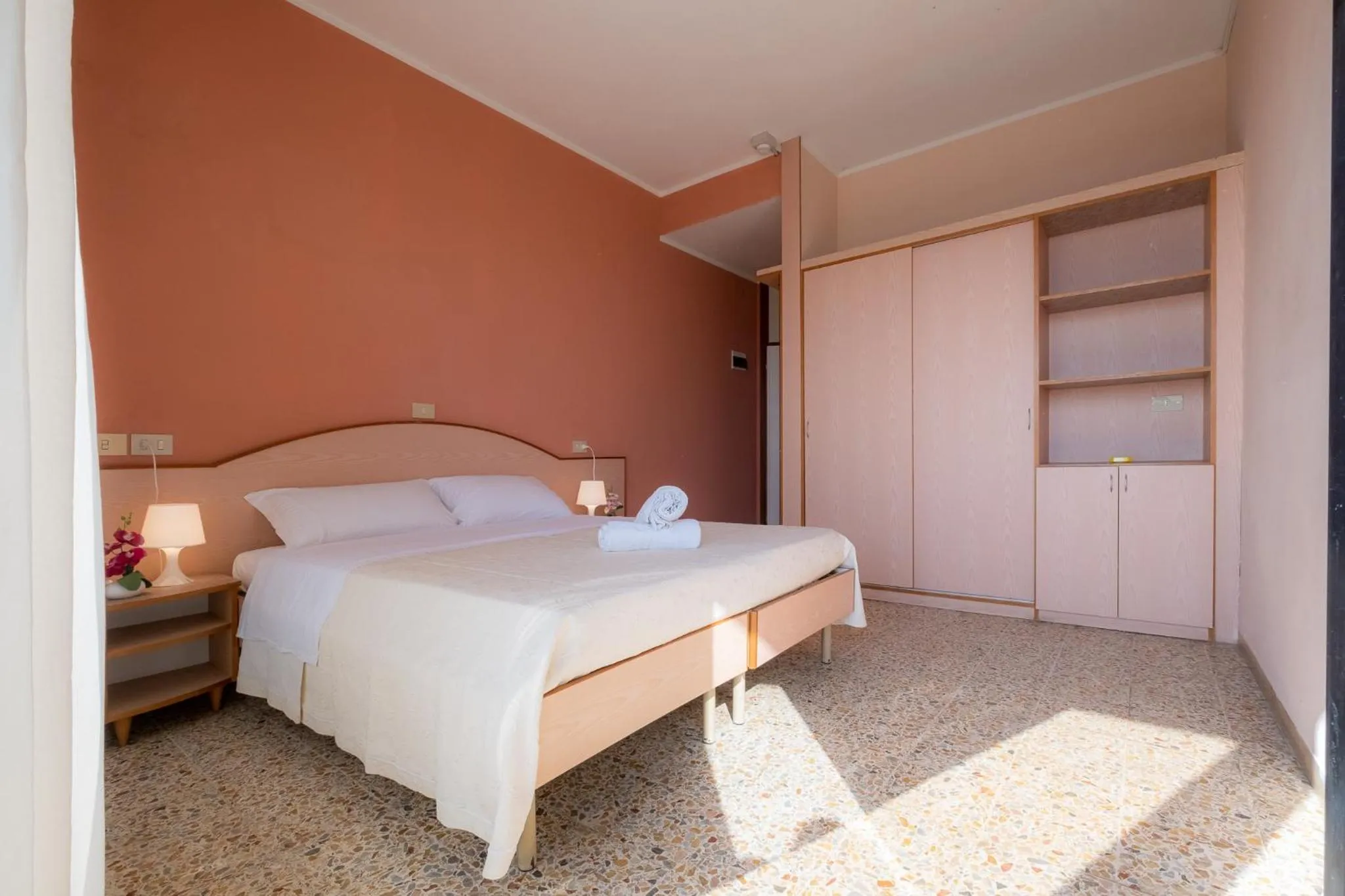 Bedroom, Bed in Hotel Crown