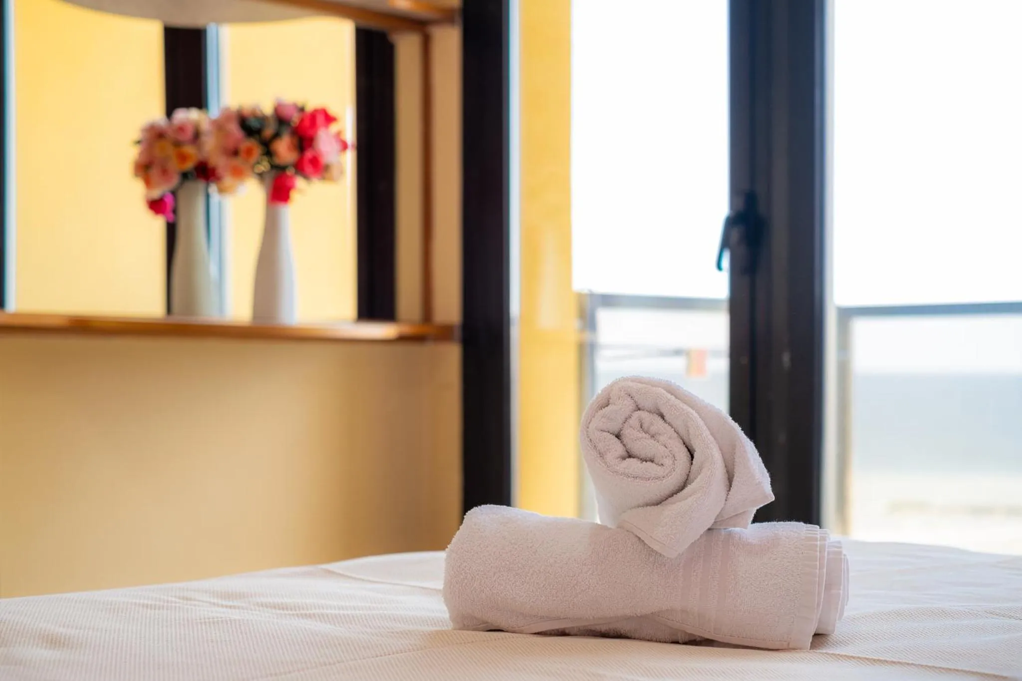 Photo of the whole room, Bed in Hotel Crown