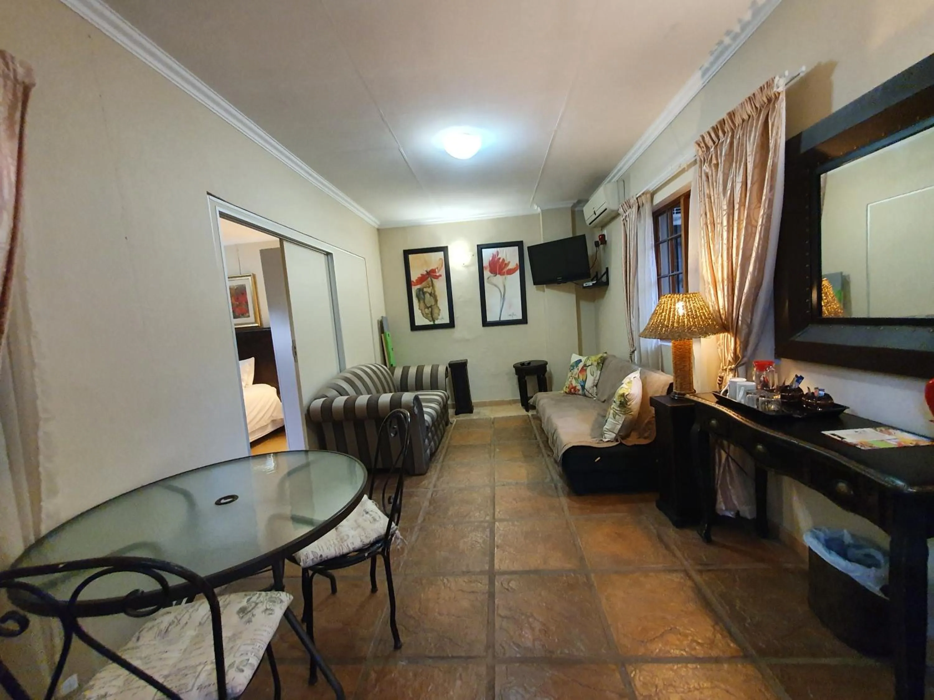 Living room in 7th Street Guesthouse