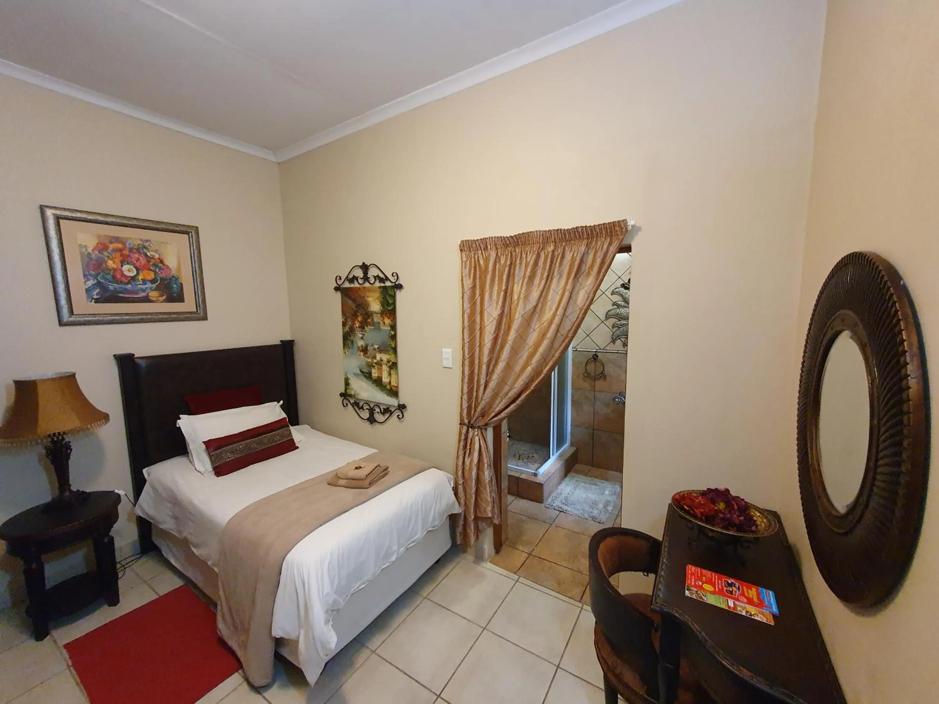 Photo of the whole room, Bed in 7th Street Guesthouse