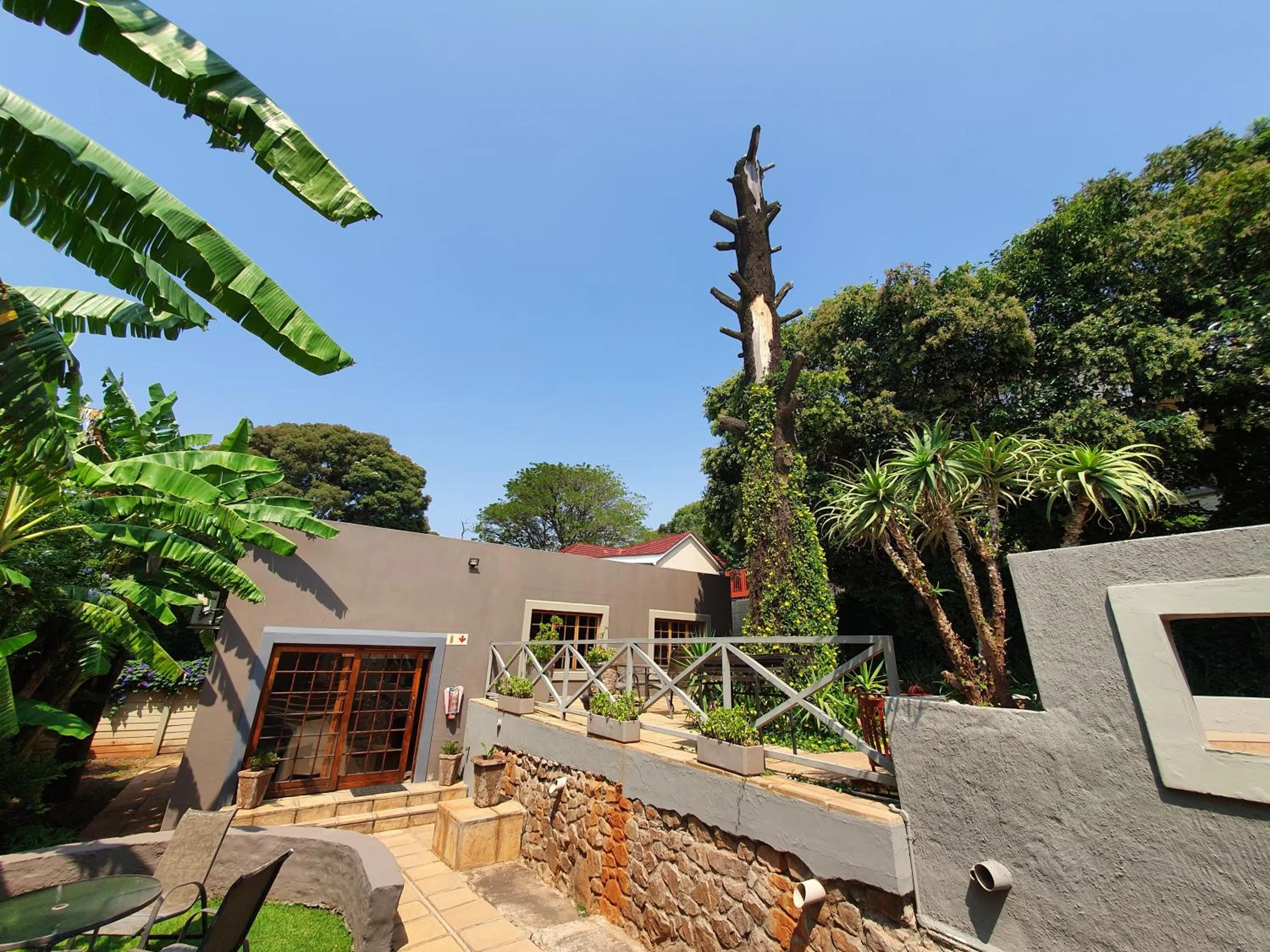 Meeting/conference room in 7th Street Guesthouse