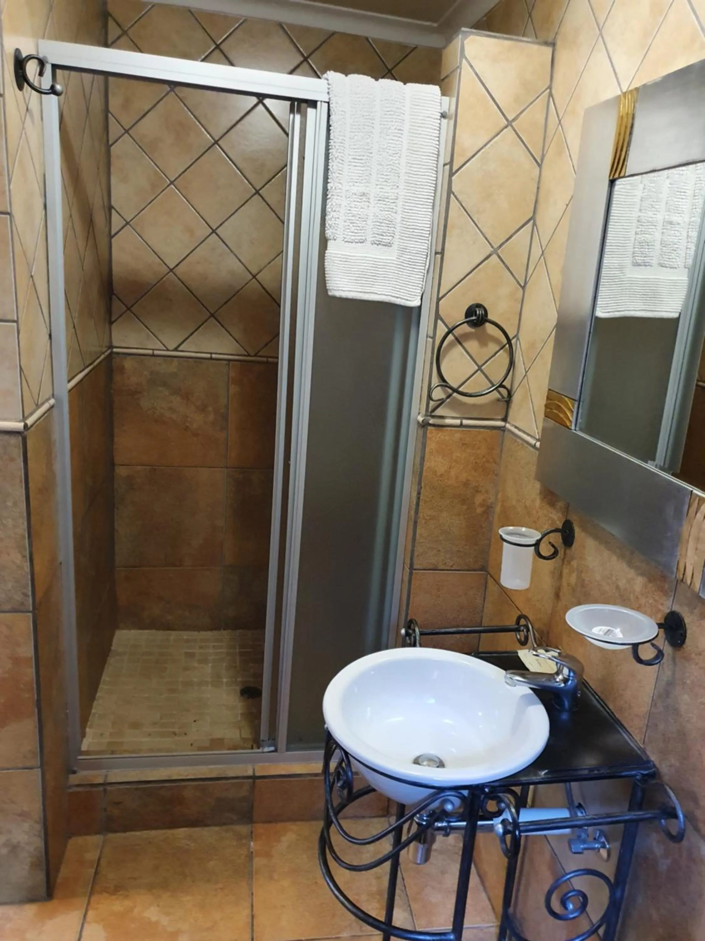 Shower in 7th Street Guesthouse