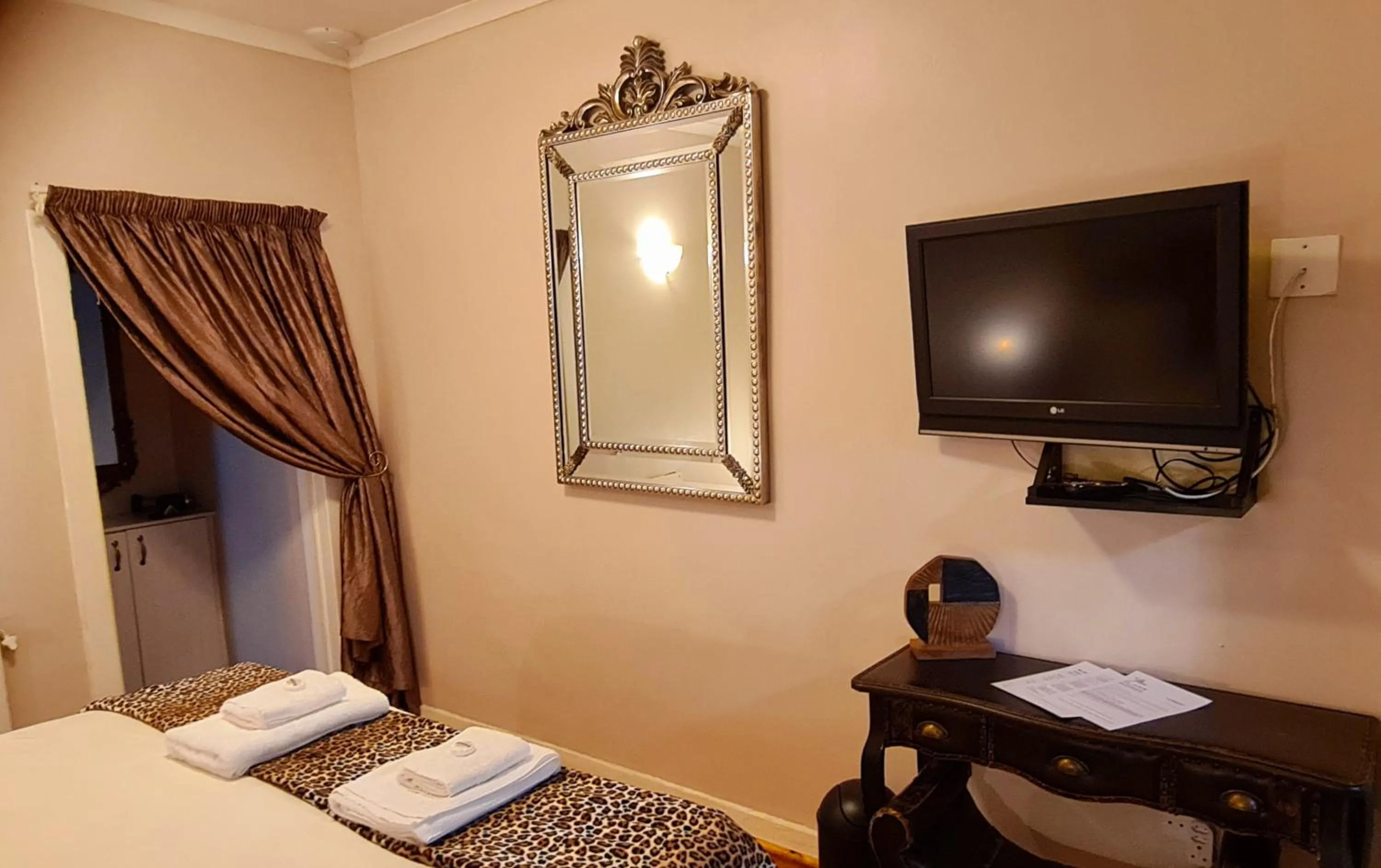 TV and multimedia, Bed in 7th Street Guesthouse