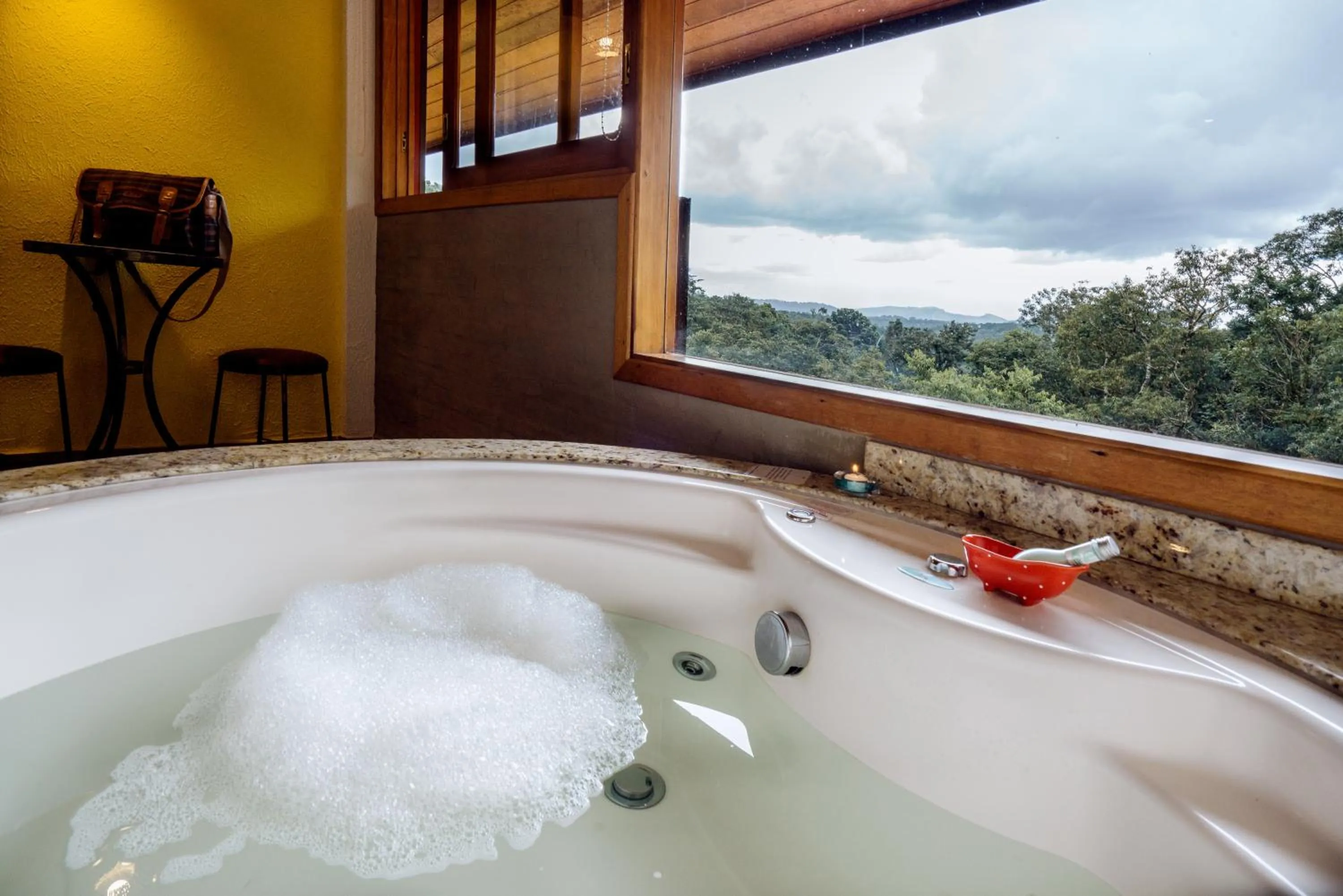 Hot Tub in Pousada Ahavanoah