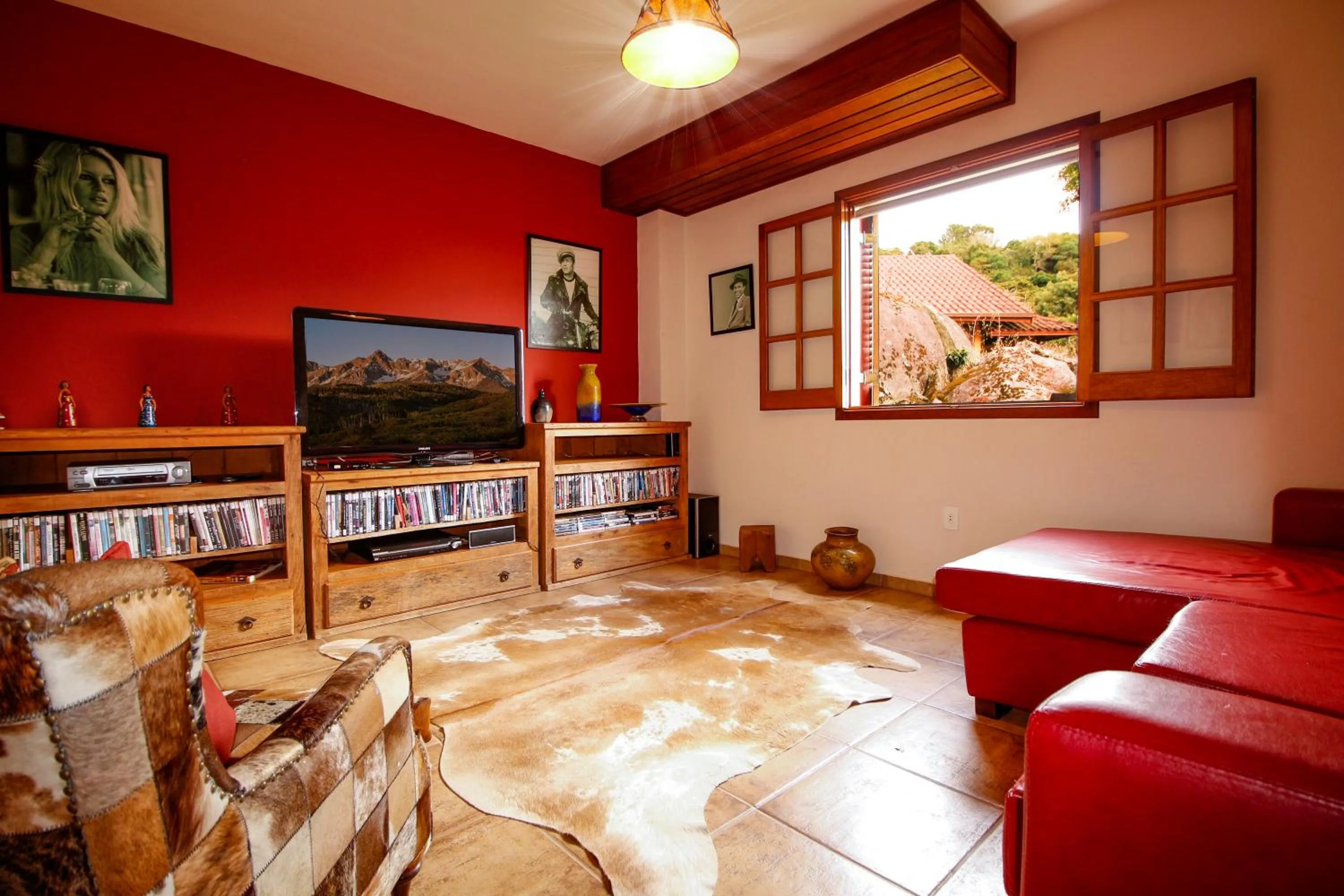 Communal lounge/ TV room in Pousada Ahavanoah