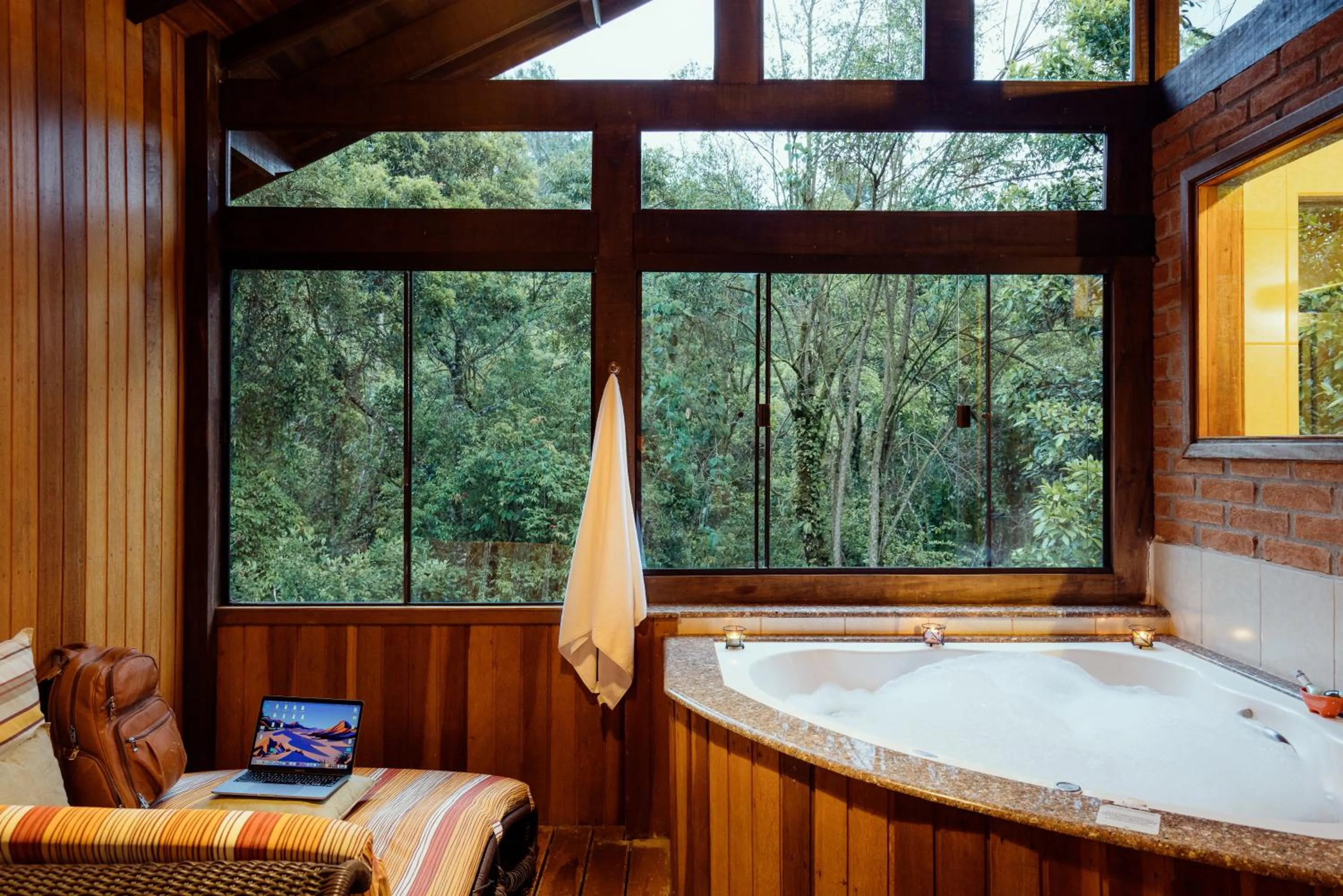 Hot Tub in Pousada Ahavanoah