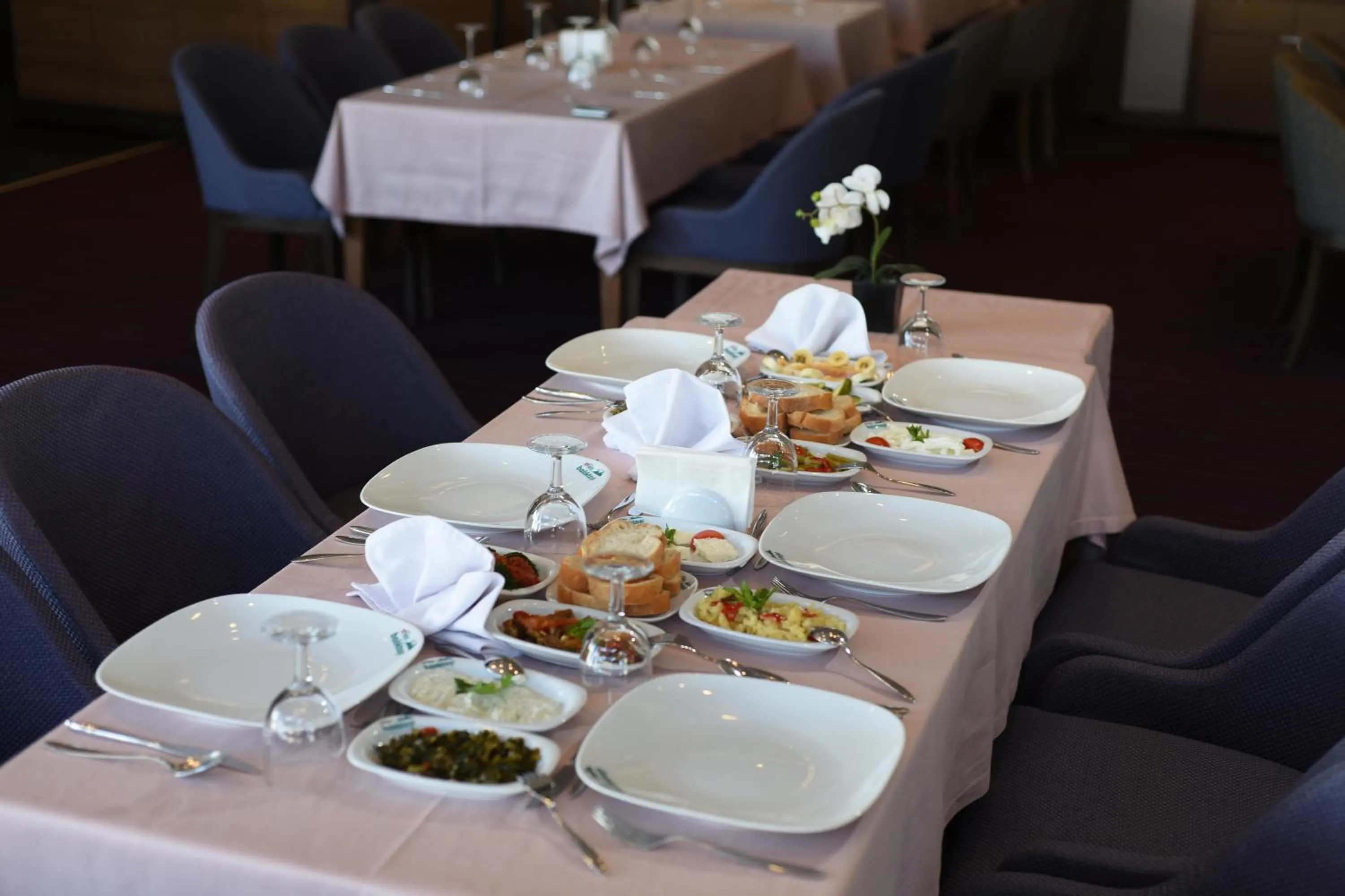 Restaurant/places to eat in Baliktasi City Hotel & Spa