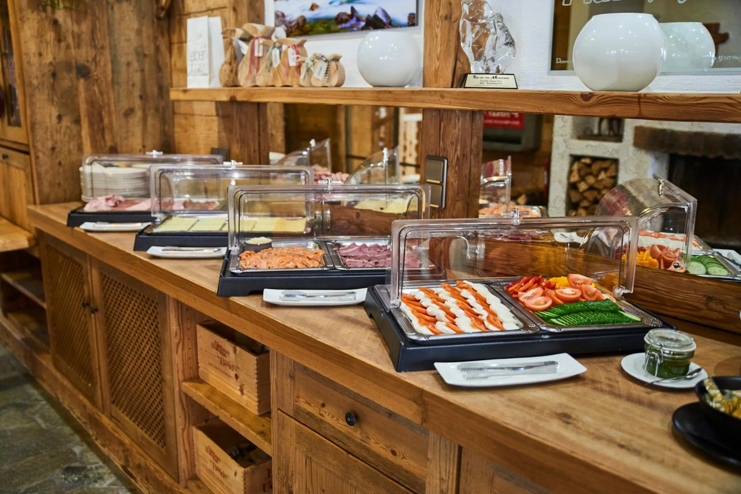 Buffet breakfast in Berggasthof Platzlalm