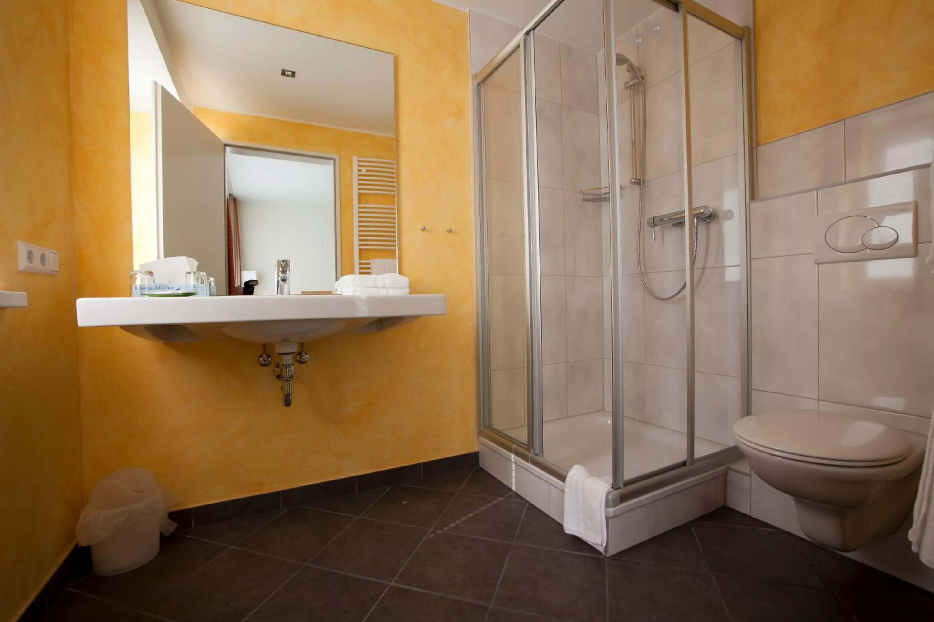 Bathroom in Hotel am Markt Garni - Aegidienberg