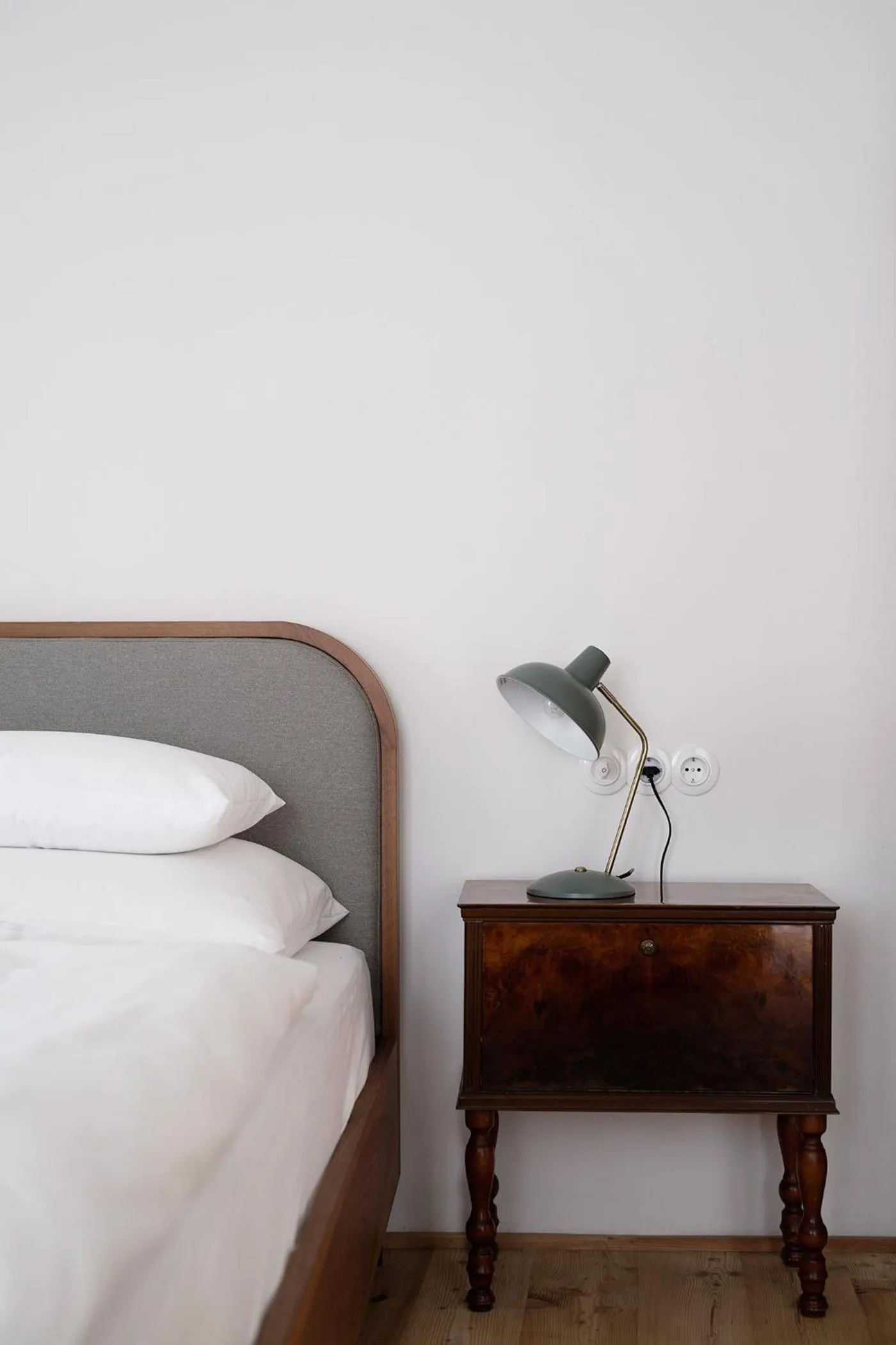 Queen Room with Balcony in 1477 Reichhalter